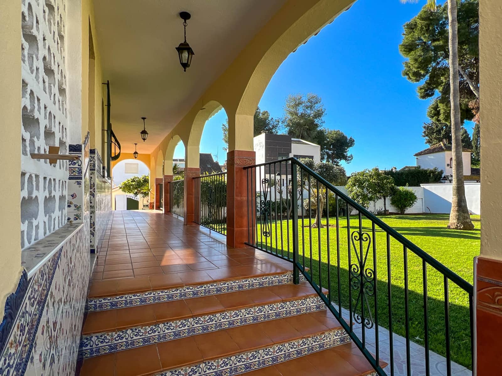 5 bedroom Villa for sale in Mijas with pool garage - € 700,000 (Ref: 8814968)