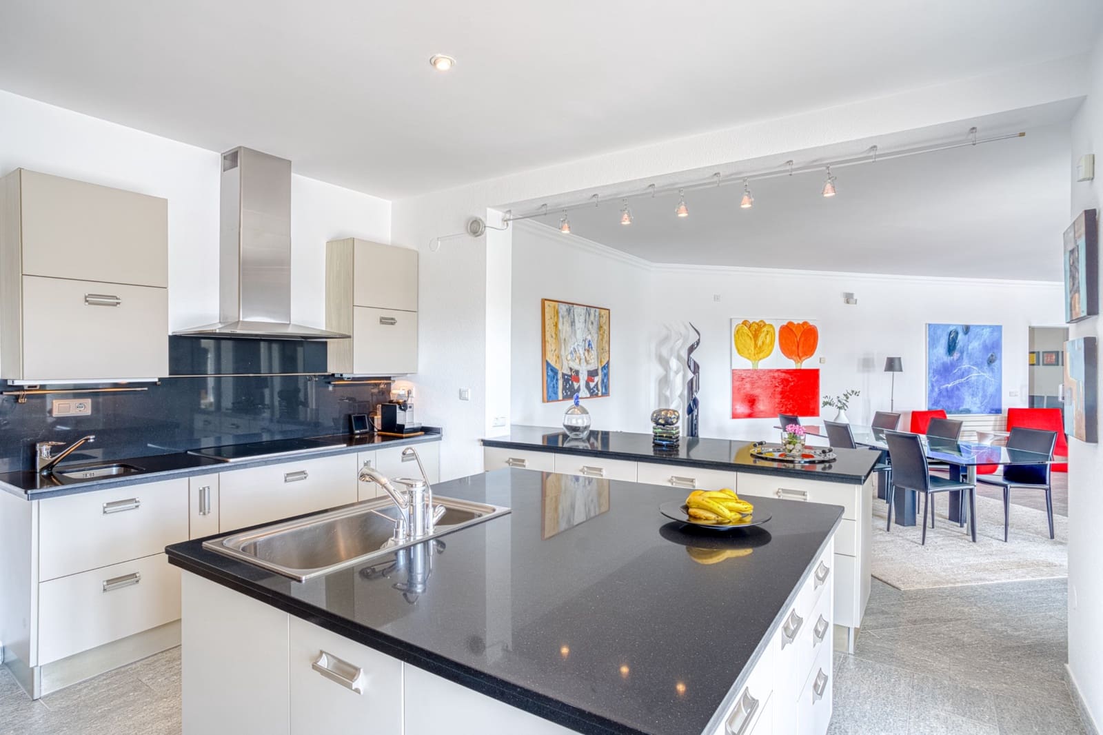 4 soverom Villa til salgs i Marbella med svømmebasseng garasje - € 3 900 000 (Ref: 8856003)