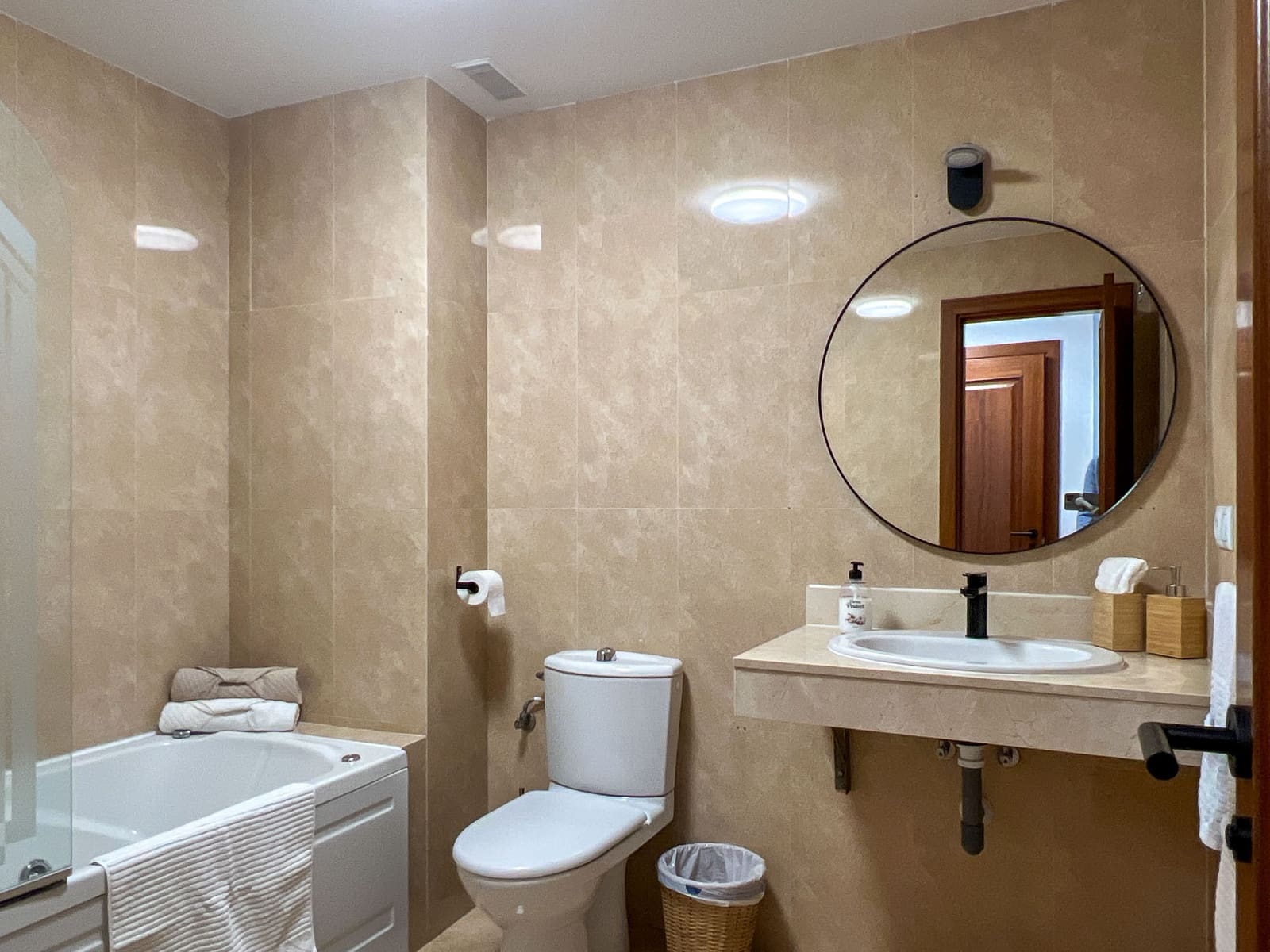 2 bedroom Apartment for sale in Sitio de Calahonda with pool garage - € 285,000 (Ref: 8894057)