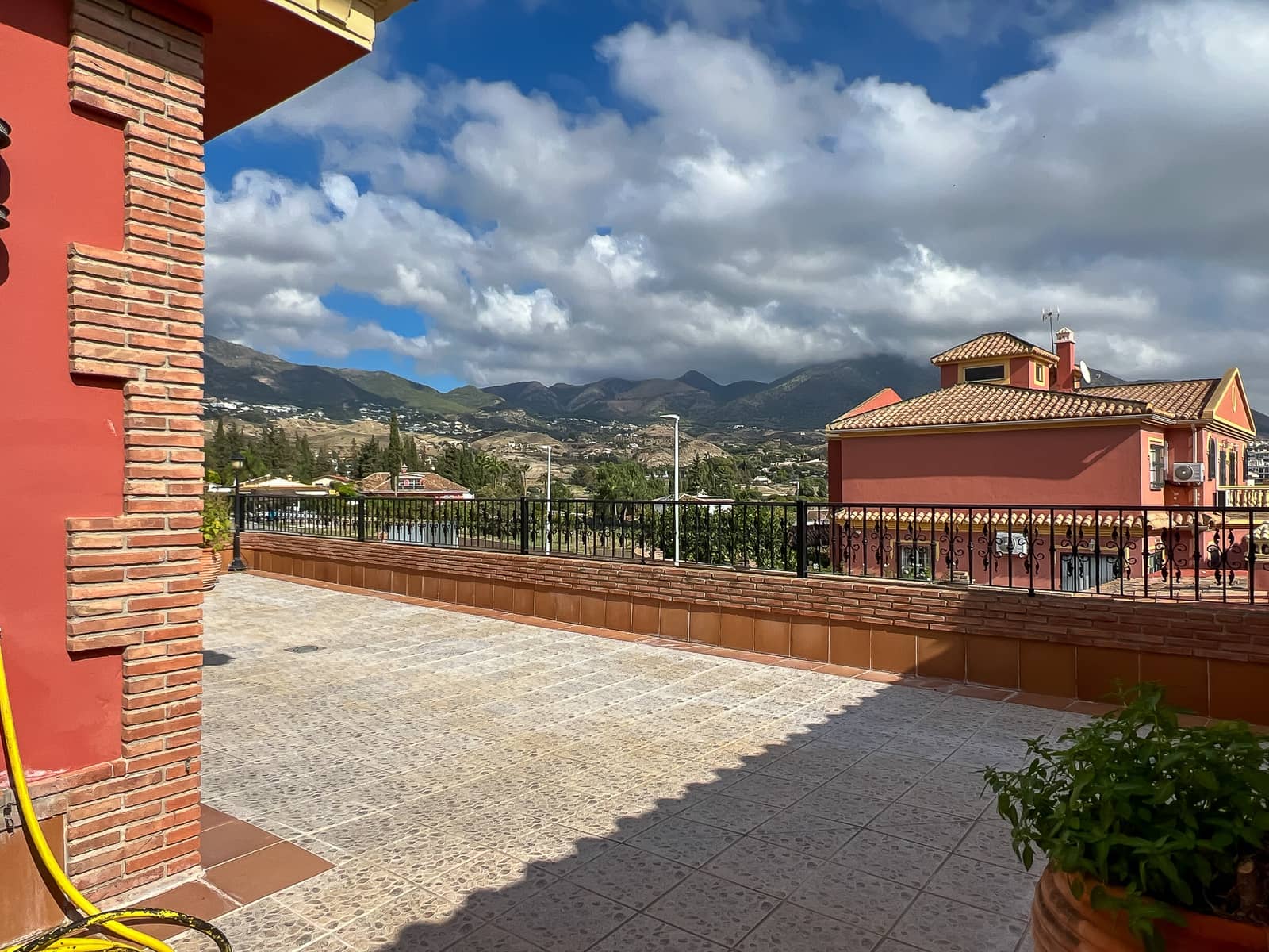 3 soveværelse Villa til salg i Mijas med swimmingpool garage - € 899.000 (Ref: 8940727)