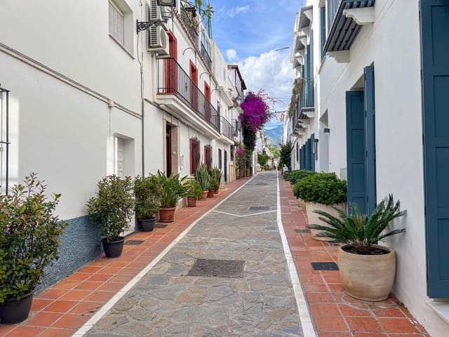 5 Zimmer Haus zu verkaufen in Casco Antiguo, Marbella - 1.065.000 € (Ref: 8992064)