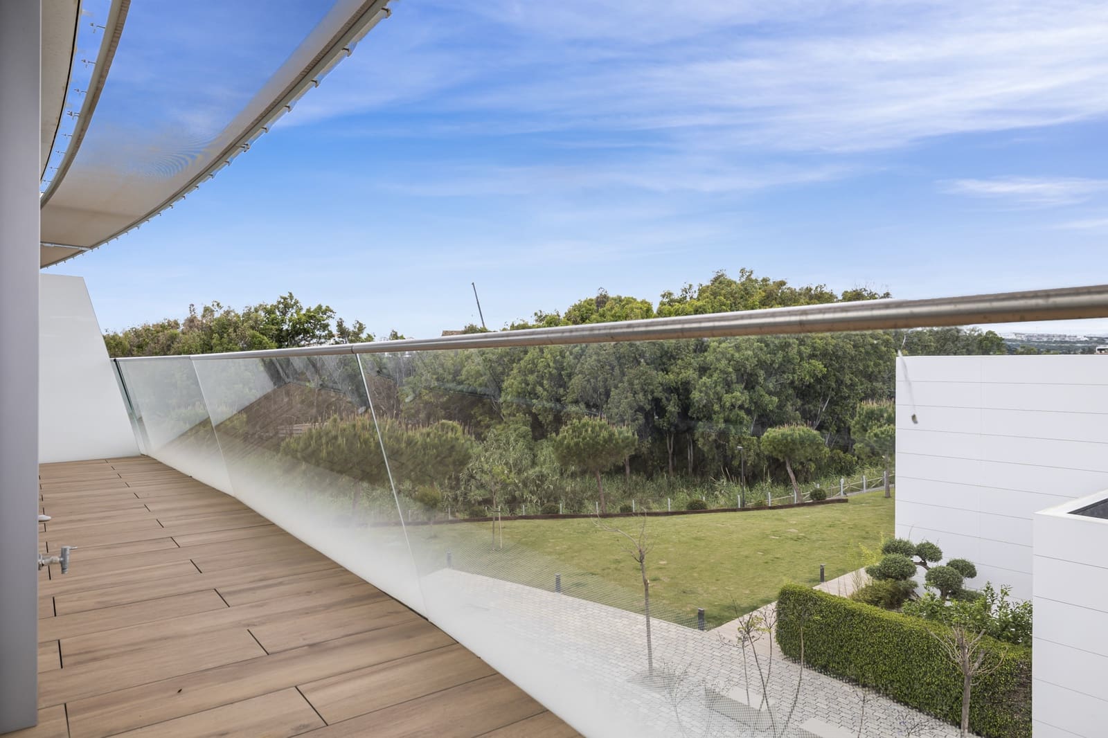 3 soverom Strandleiligheter til salgs i Estepona med svømmebasseng garasje - € 1 145 000 (Ref: 9003660)