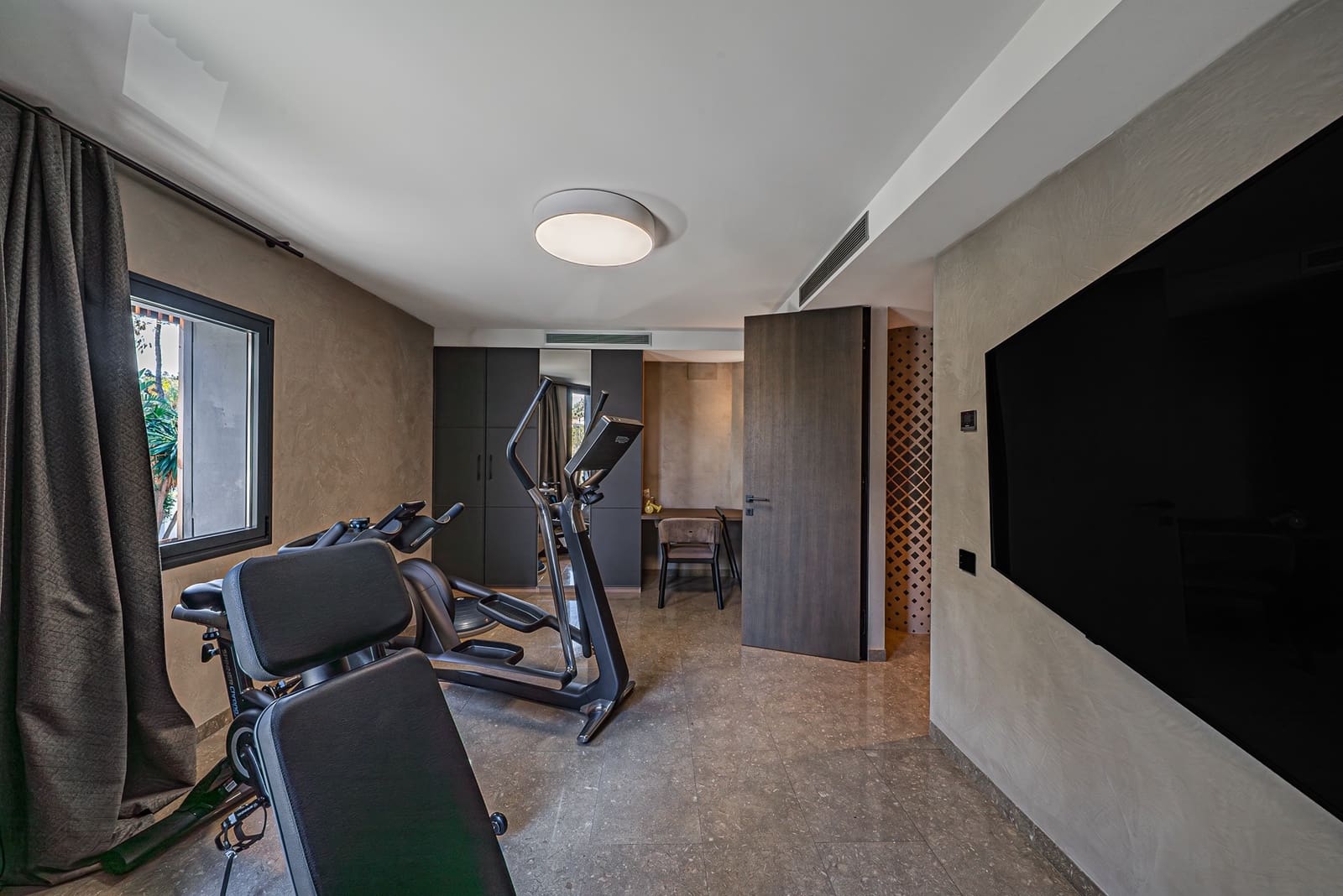 10 soveværelse Villa til salg i Guadalmina med swimmingpool garage - € 12.900.000 (Ref: 9003763)