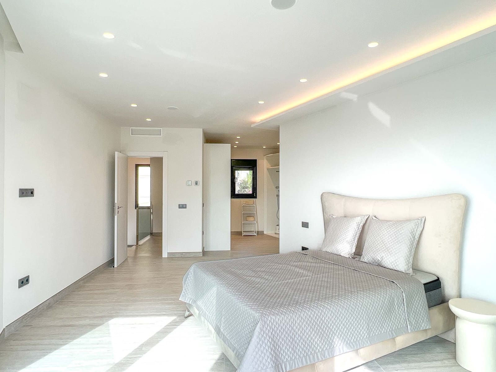 5 bedroom Villa for sale in Mijas Costa with pool garage - € 4,114,000 (Ref: 9242386)