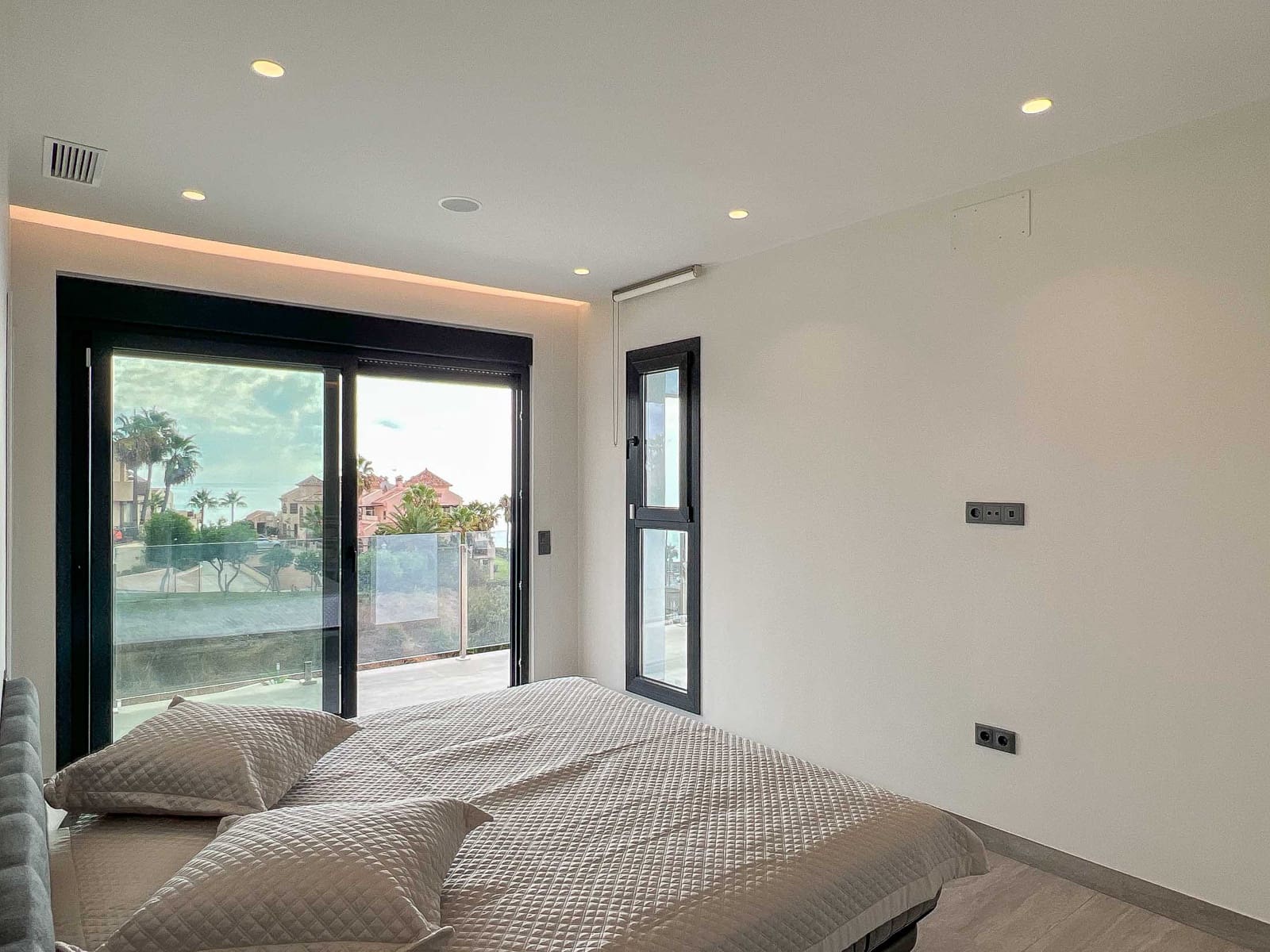 5 bedroom Villa for sale in Mijas Costa with pool garage - € 4,114,000 (Ref: 9242386)