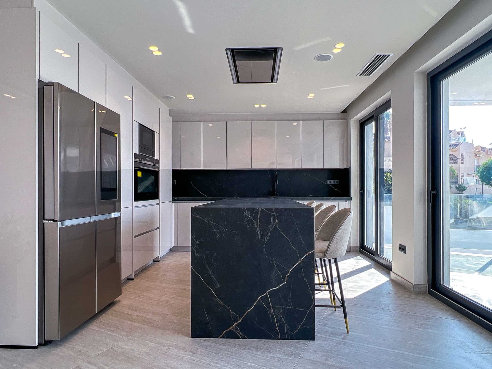 5 bedroom Villa for sale in Mijas Costa with pool garage - € 4,114,000 (Ref: 9242386)