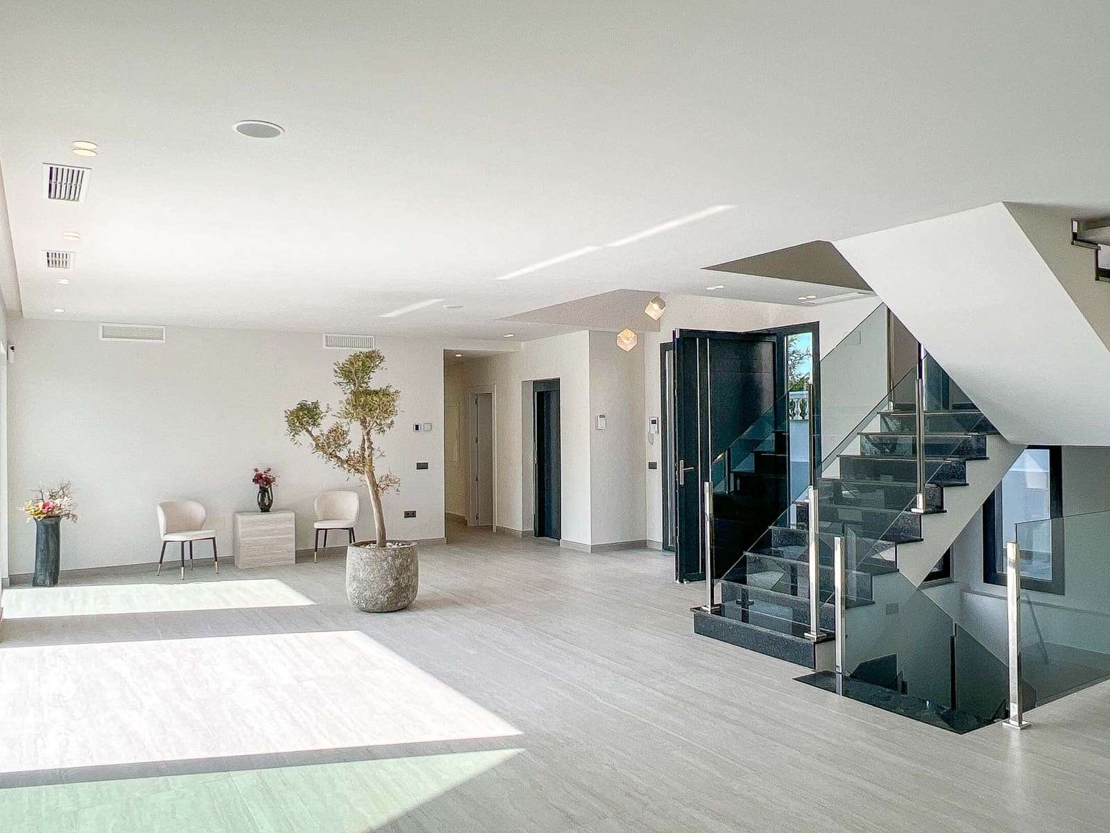 5 bedroom Villa for sale in Mijas Costa with pool garage - € 4,114,000 (Ref: 9242386)