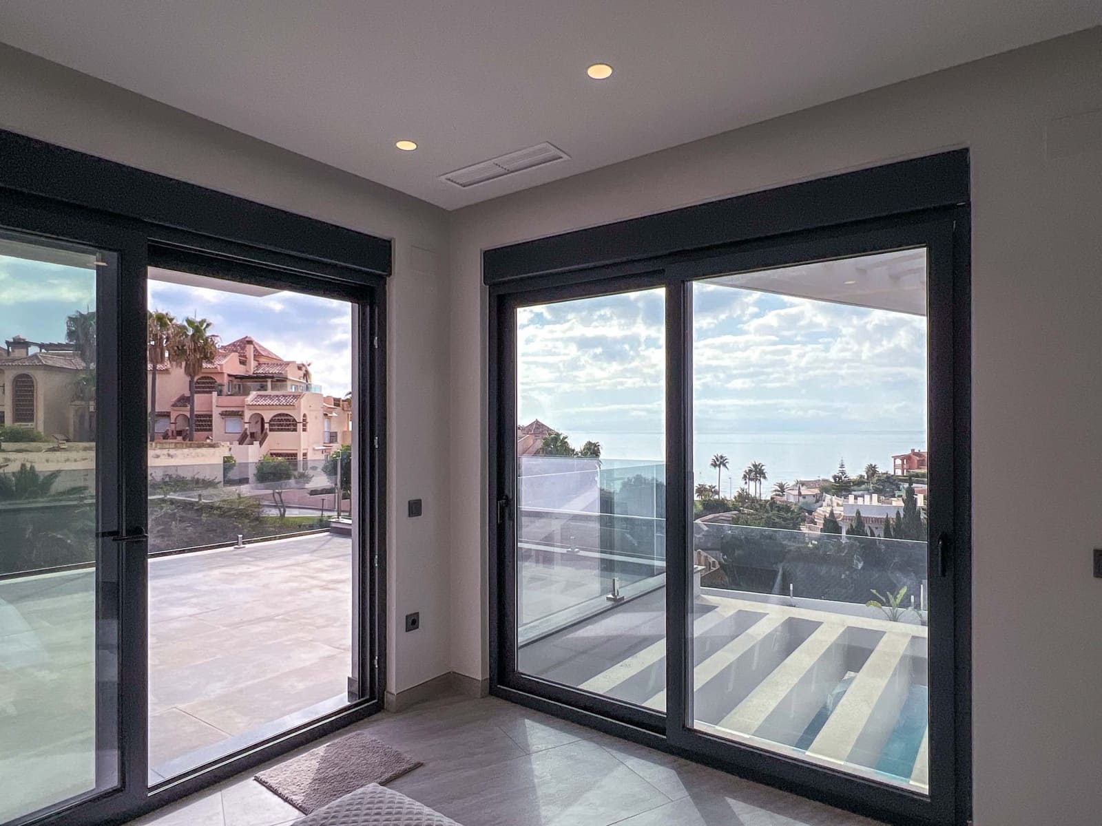 5 bedroom Villa for sale in Mijas Costa with pool garage - € 4,114,000 (Ref: 9242386)