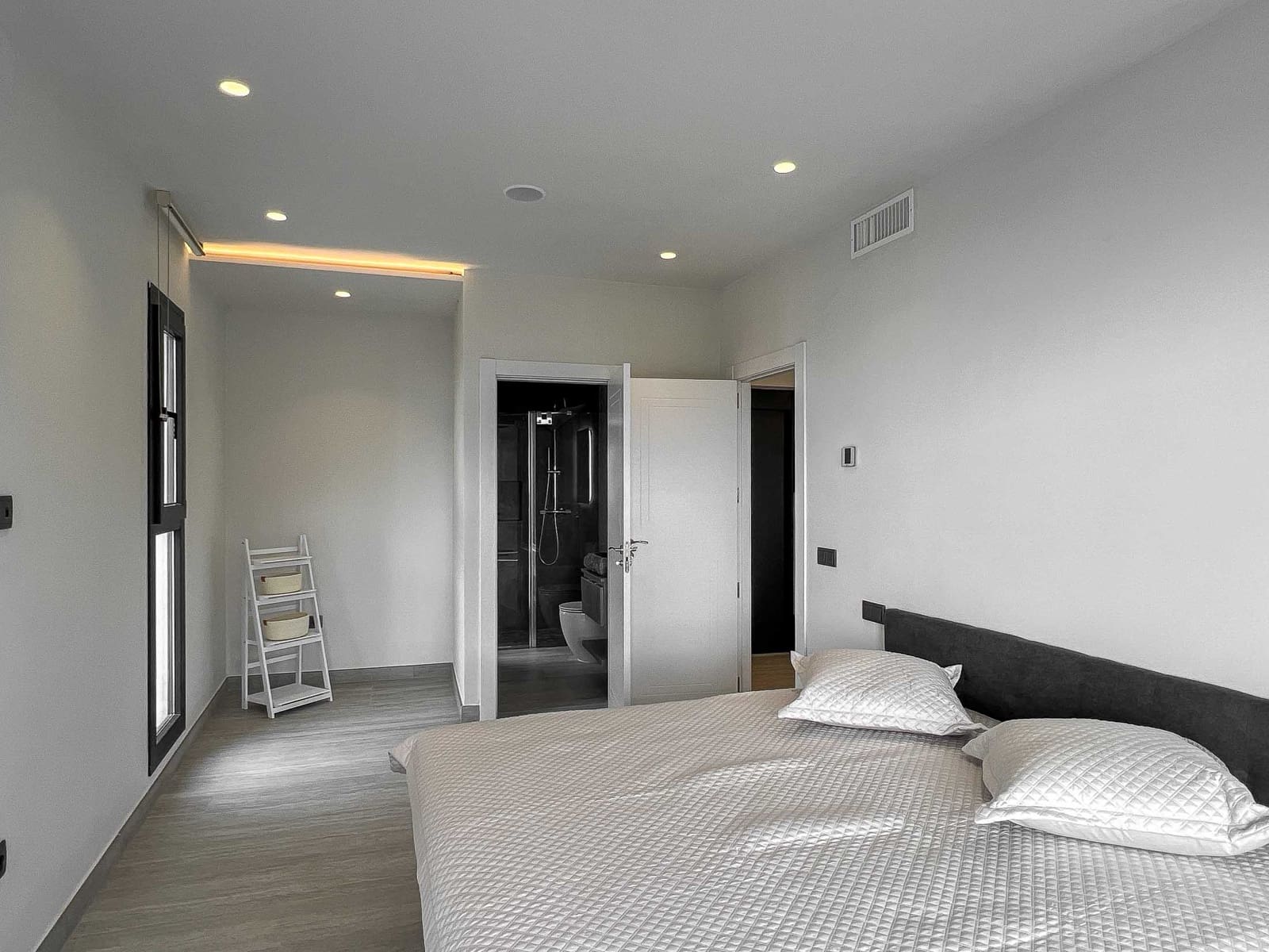 5 bedroom Villa for sale in Mijas Costa with pool garage - € 4,114,000 (Ref: 9242386)