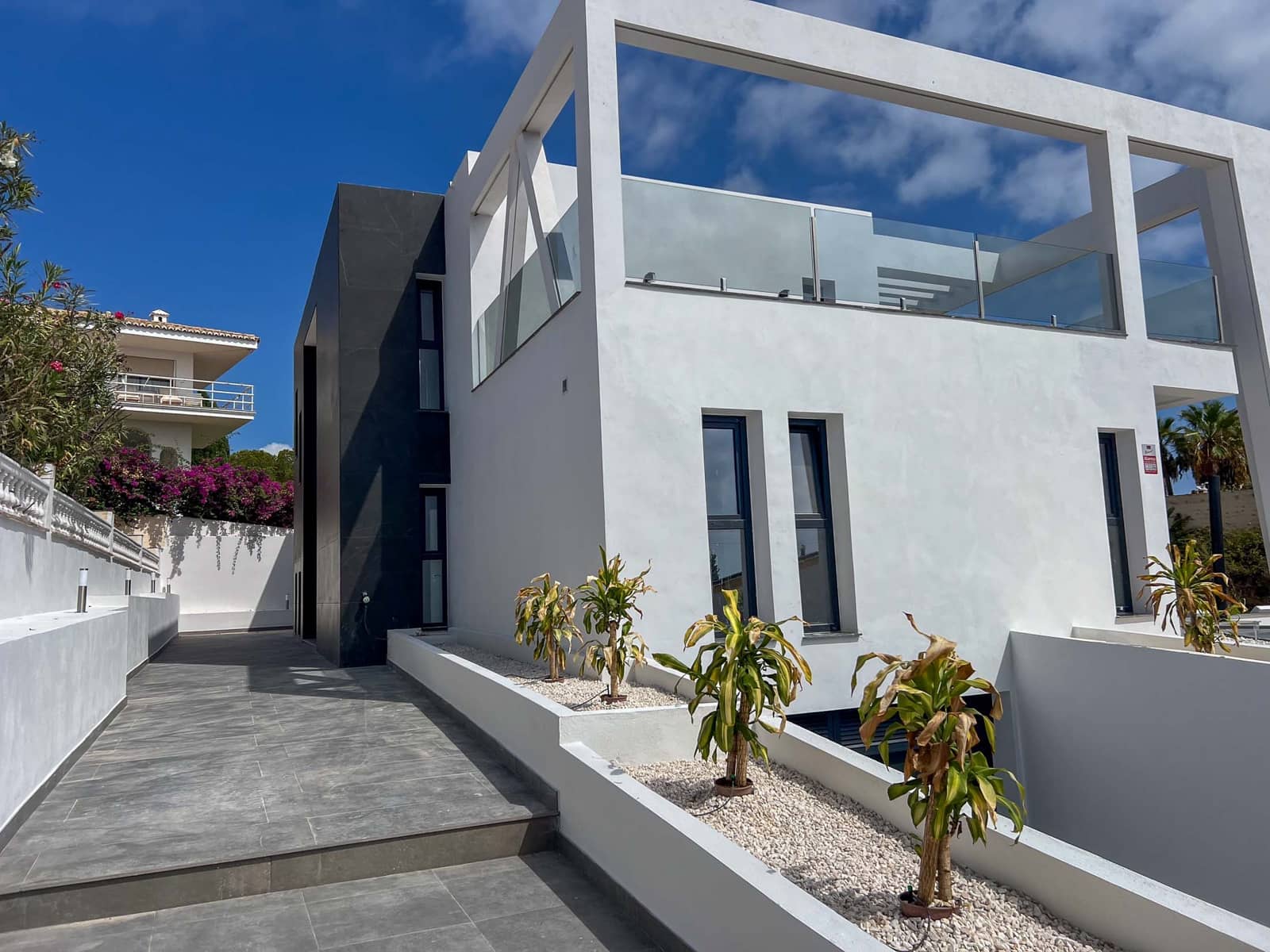 5 bedroom Villa for sale in Mijas Costa with pool garage - € 4,114,000 (Ref: 9242386)