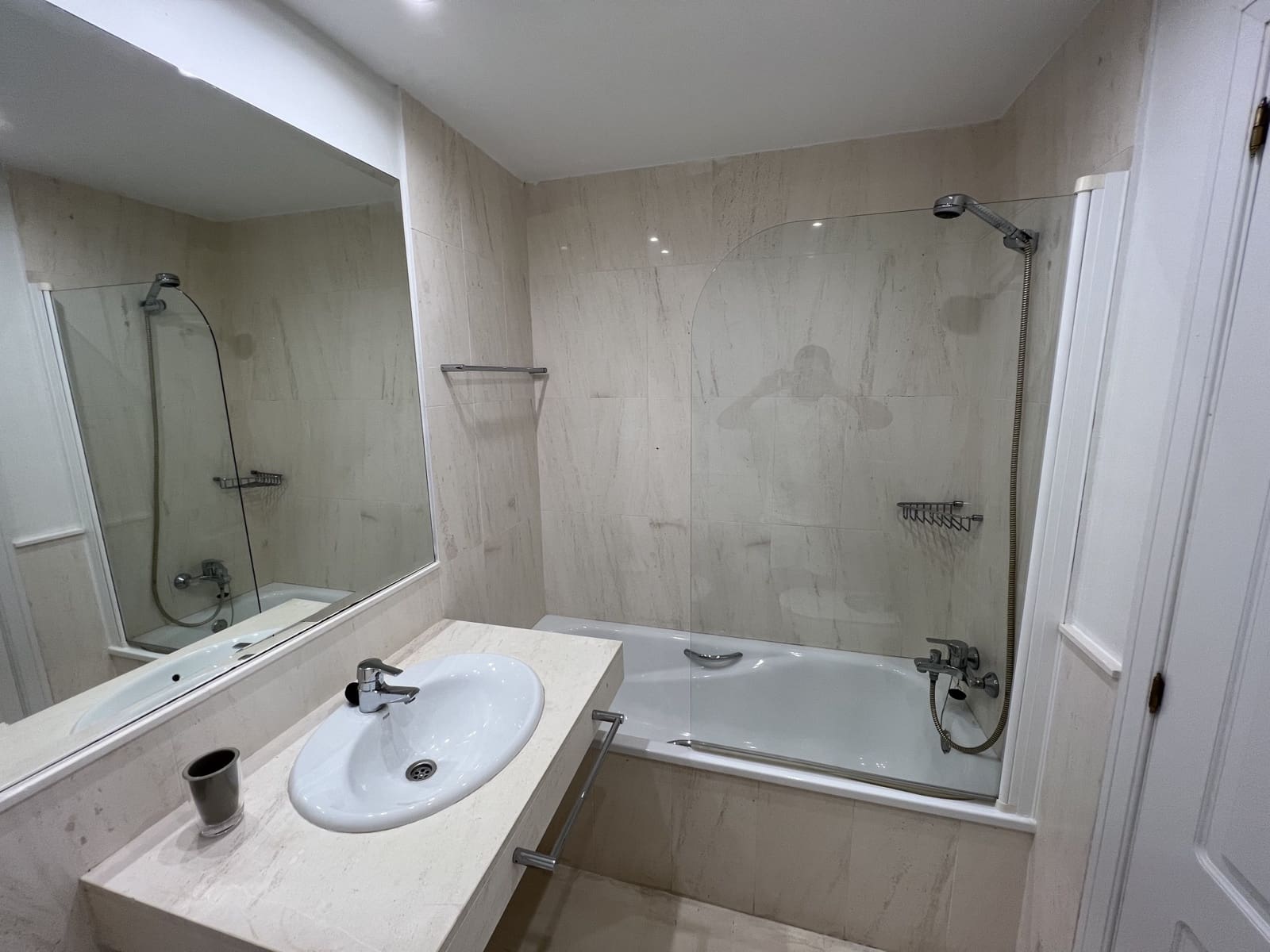 2 makuuhuone Ranta-asunto myytävänä paikassa Sitio de Calahonda mukana uima-altaan 
autotalli - 925 000 € (Ref: 9420537)