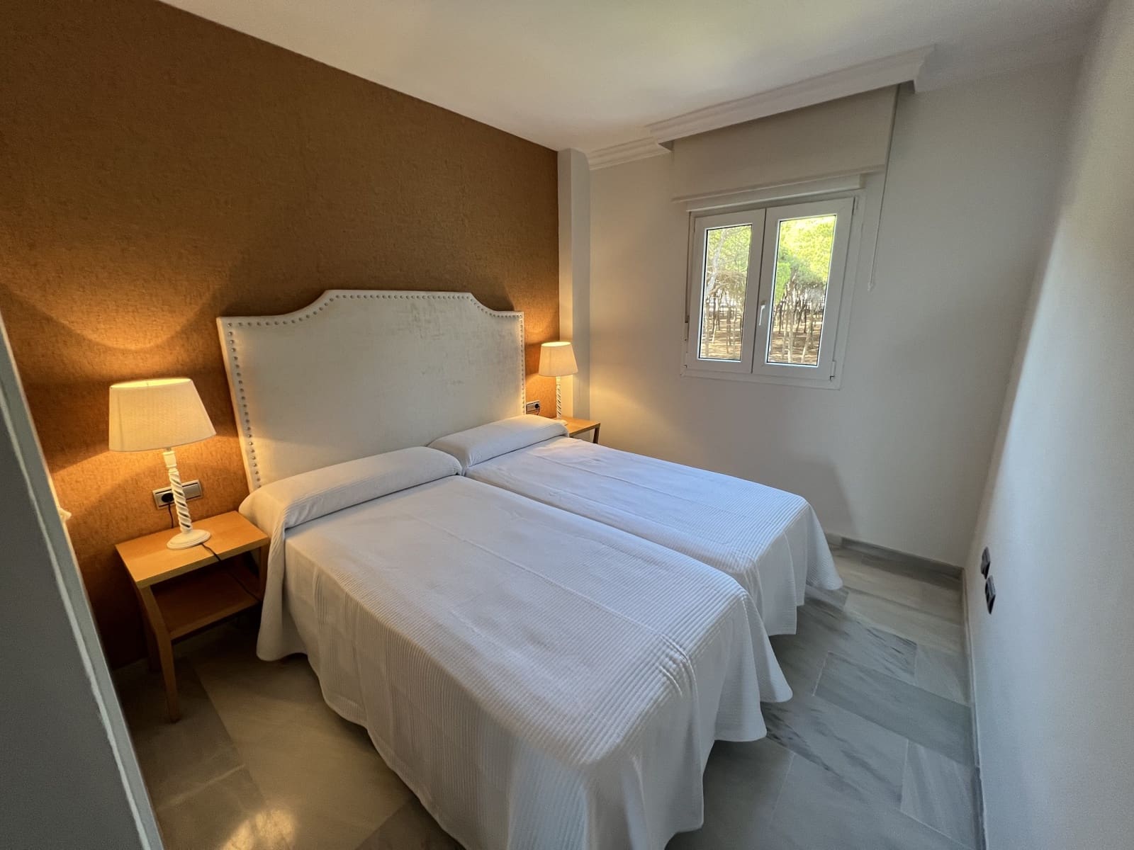 2 makuuhuone Ranta-asunto myytävänä paikassa Sitio de Calahonda mukana uima-altaan 
autotalli - 925 000 € (Ref: 9420537)