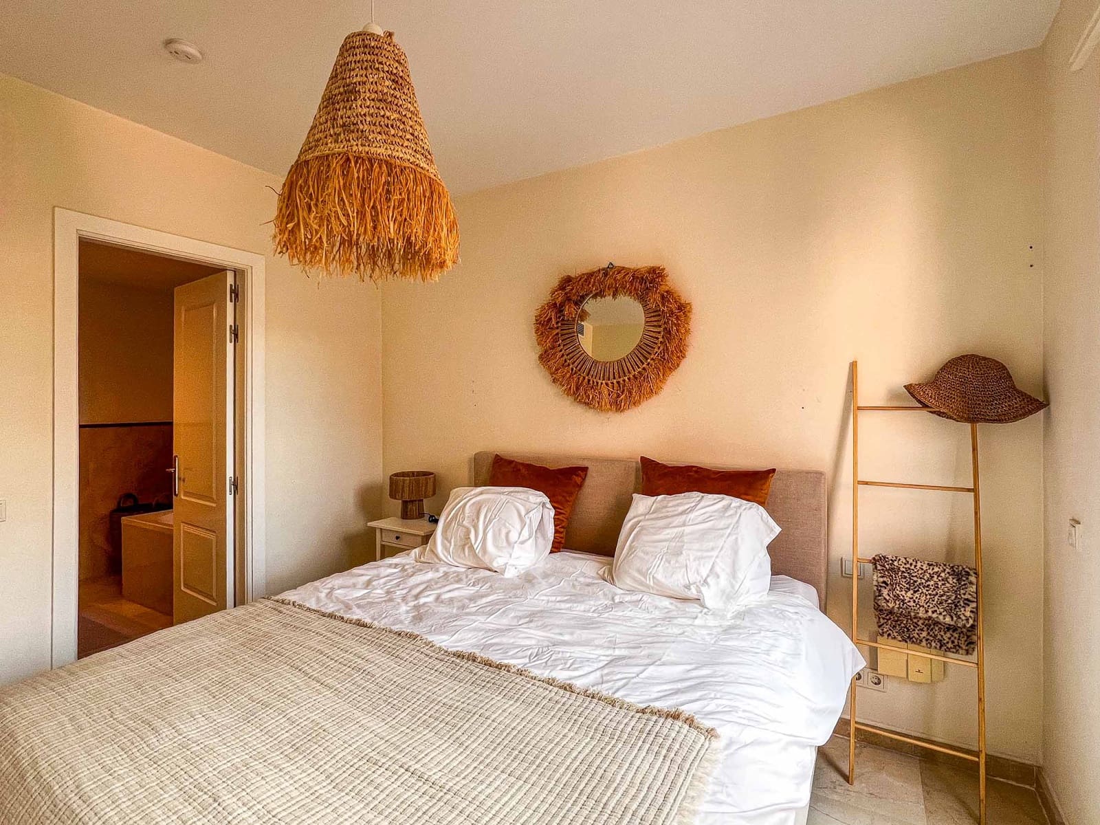 2 bedroom Apartment for sale in Sitio de Calahonda with pool garage - € 429,000 (Ref: 9438210)