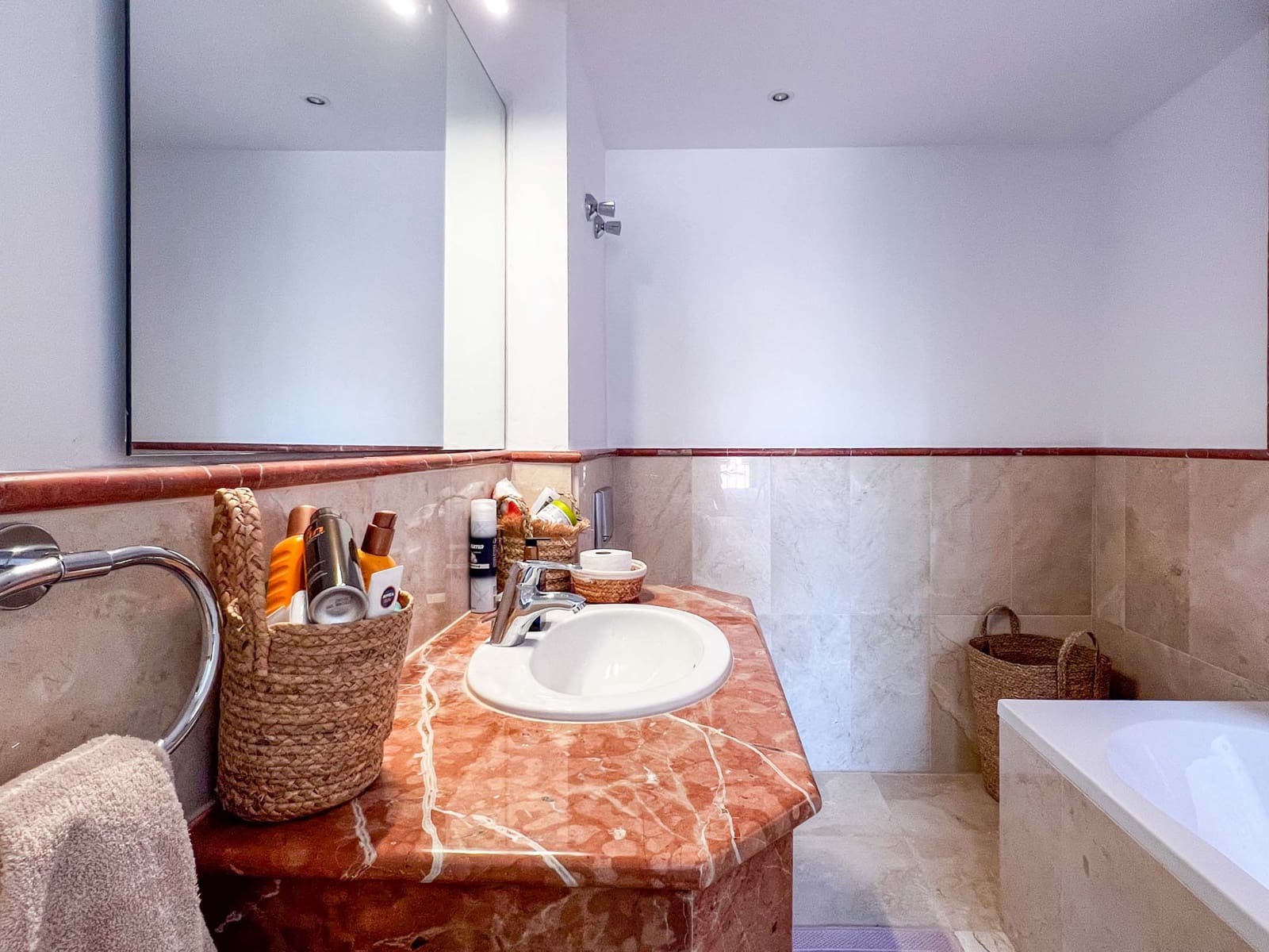 2 bedroom Apartment for sale in Sitio de Calahonda with pool garage - € 429,000 (Ref: 9438210)