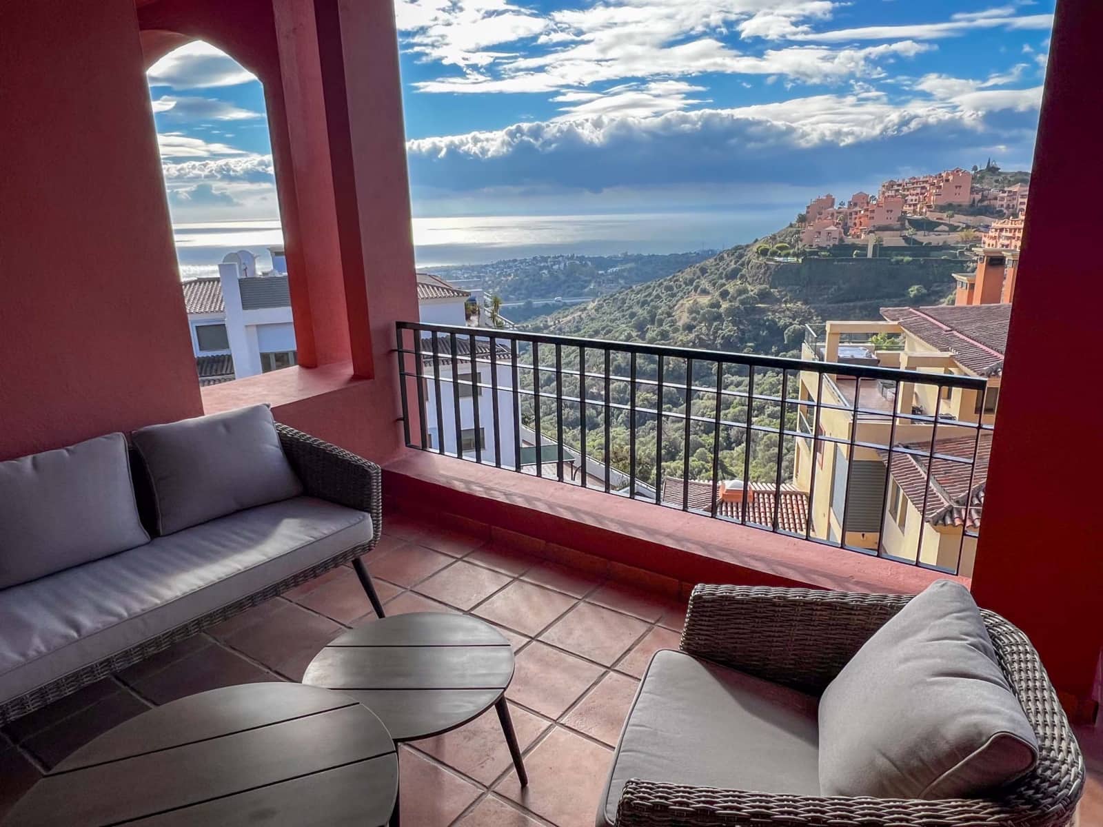 2 bedroom Apartment for sale in Sitio de Calahonda with pool garage - € 429,000 (Ref: 9438210)