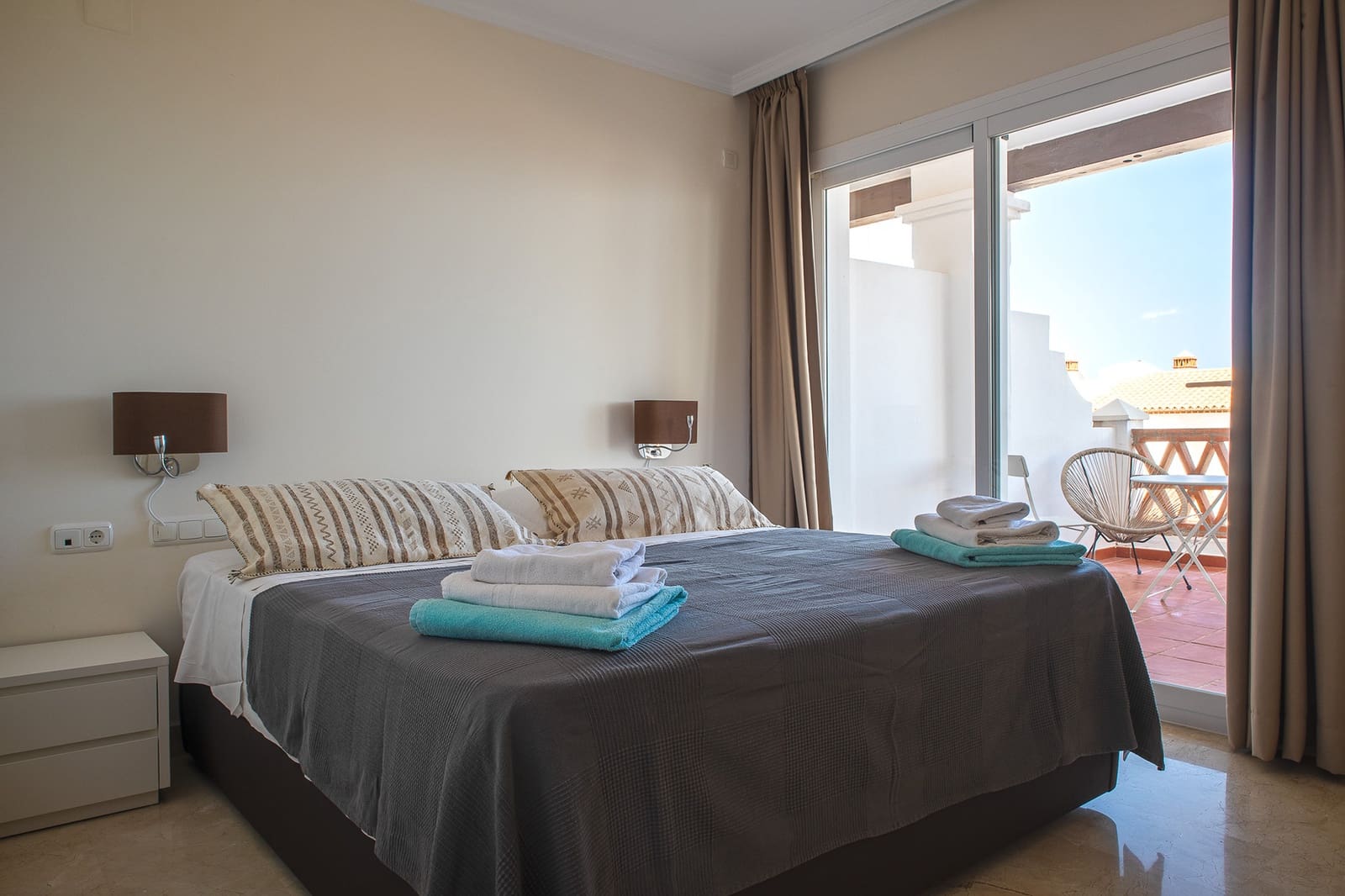 2 bedroom Apartment for sale in Sitio de Calahonda with pool garage - € 325,500 (Ref: 9614224)