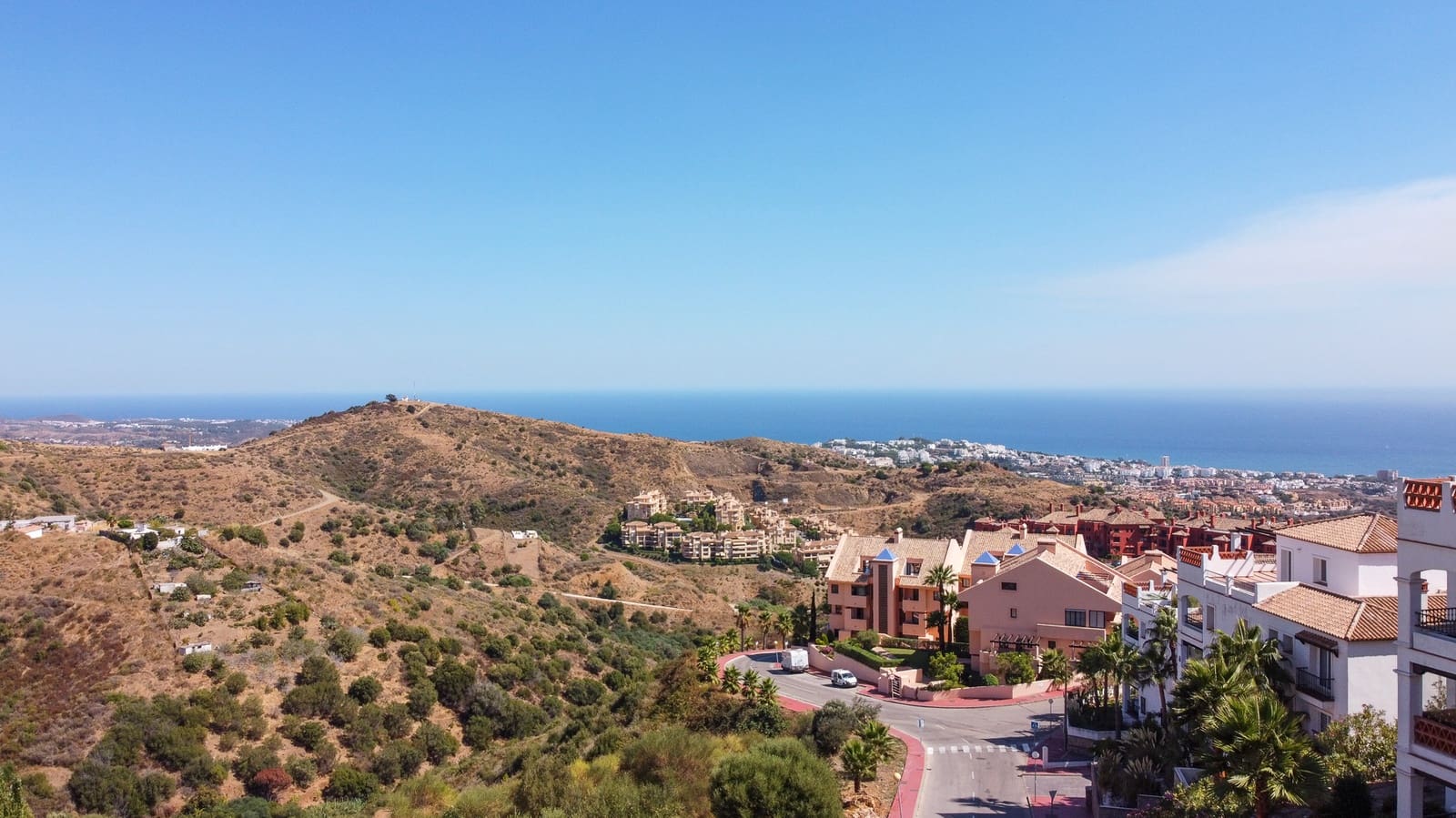 2 bedroom Apartment for sale in Sitio de Calahonda with pool garage - € 325,500 (Ref: 9614224)
