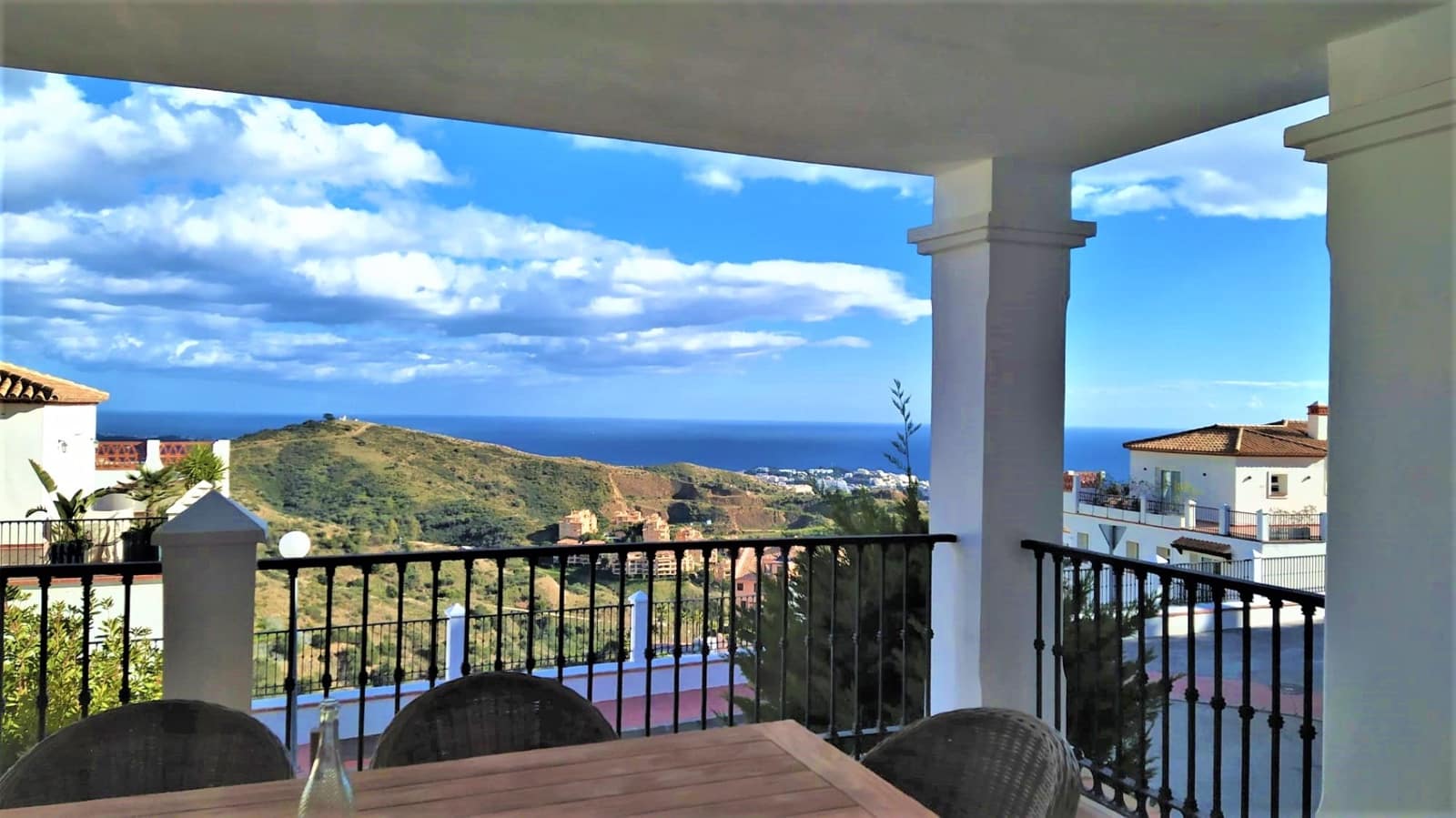 2 bedroom Apartment for sale in Sitio de Calahonda with pool garage - € 325,500 (Ref: 9614224)