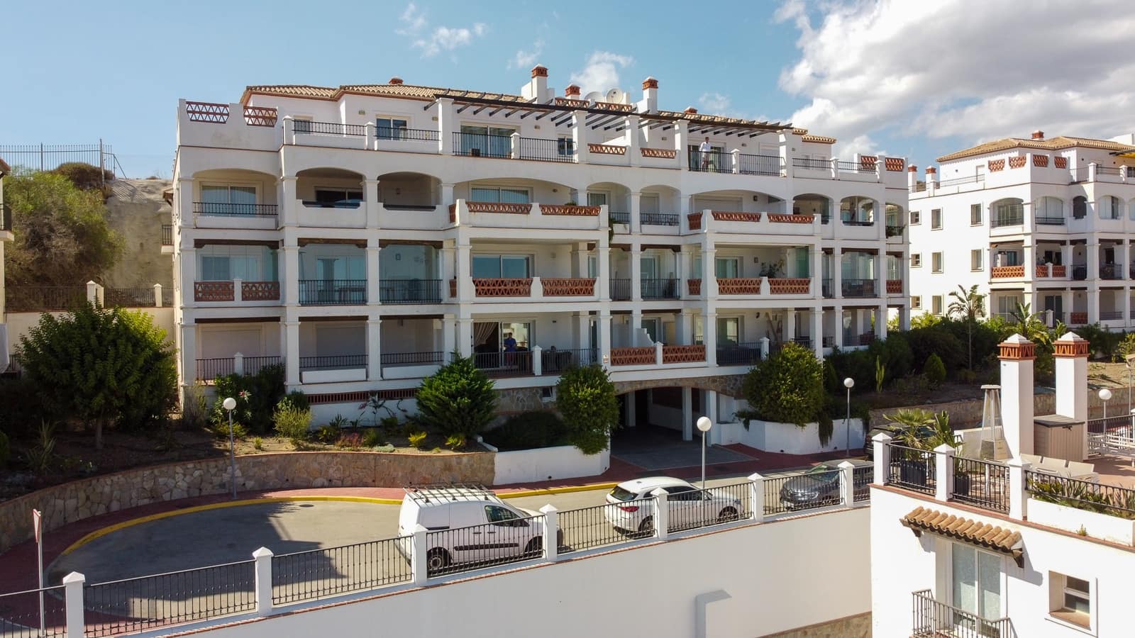 2 bedroom Apartment for sale in Sitio de Calahonda with pool garage - € 325,500 (Ref: 9614224)
