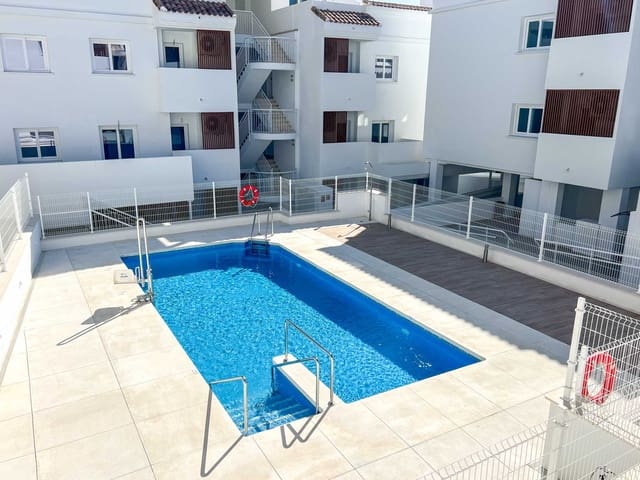 Apartamento de 3 habitaciones en Torreblanca, Fuengirola en venta con piscina garaje - 400.000 € (Ref: 9720790)