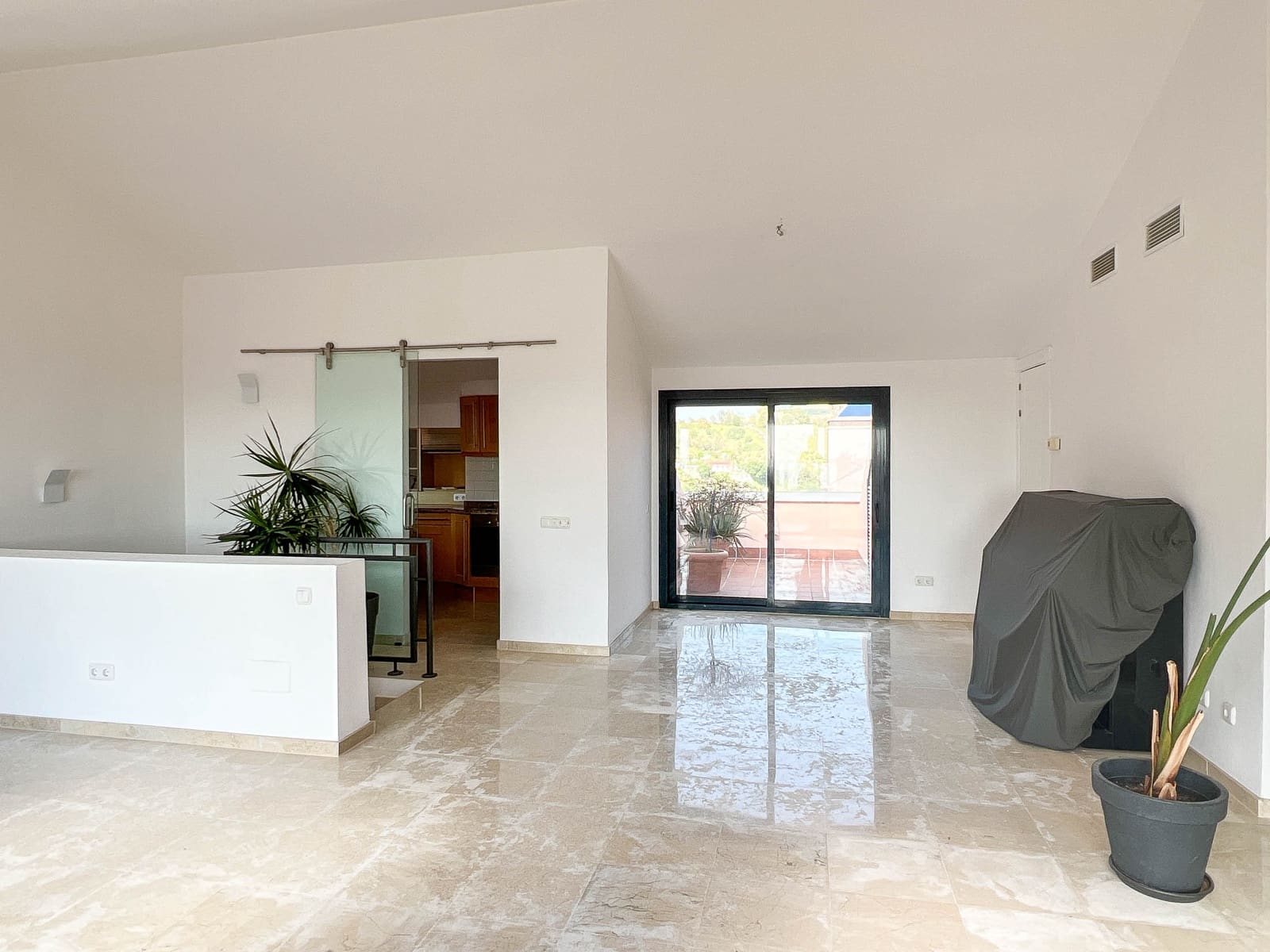 3 bedroom Penthouse for sale in Sitio de Calahonda with pool garage - € 475,000 (Ref: 9730482)