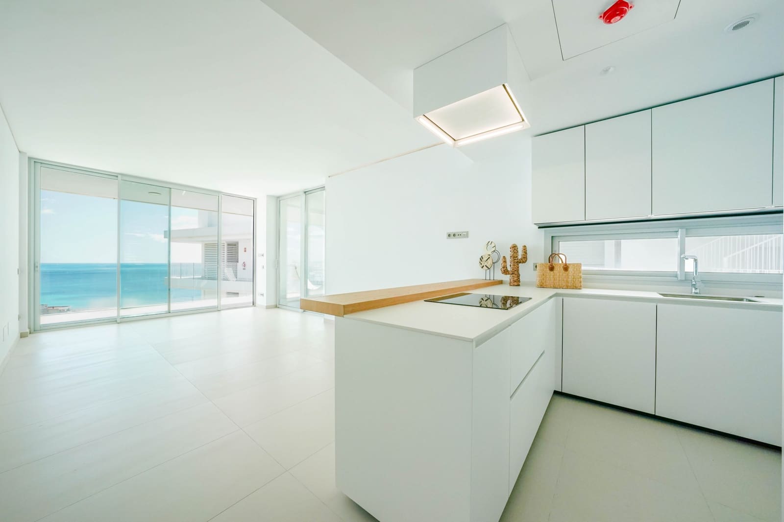 2 slaapkamer Strandappartement te koop in Fuengirola met zwembad garage - € 775.000 (Ref: 9795177)