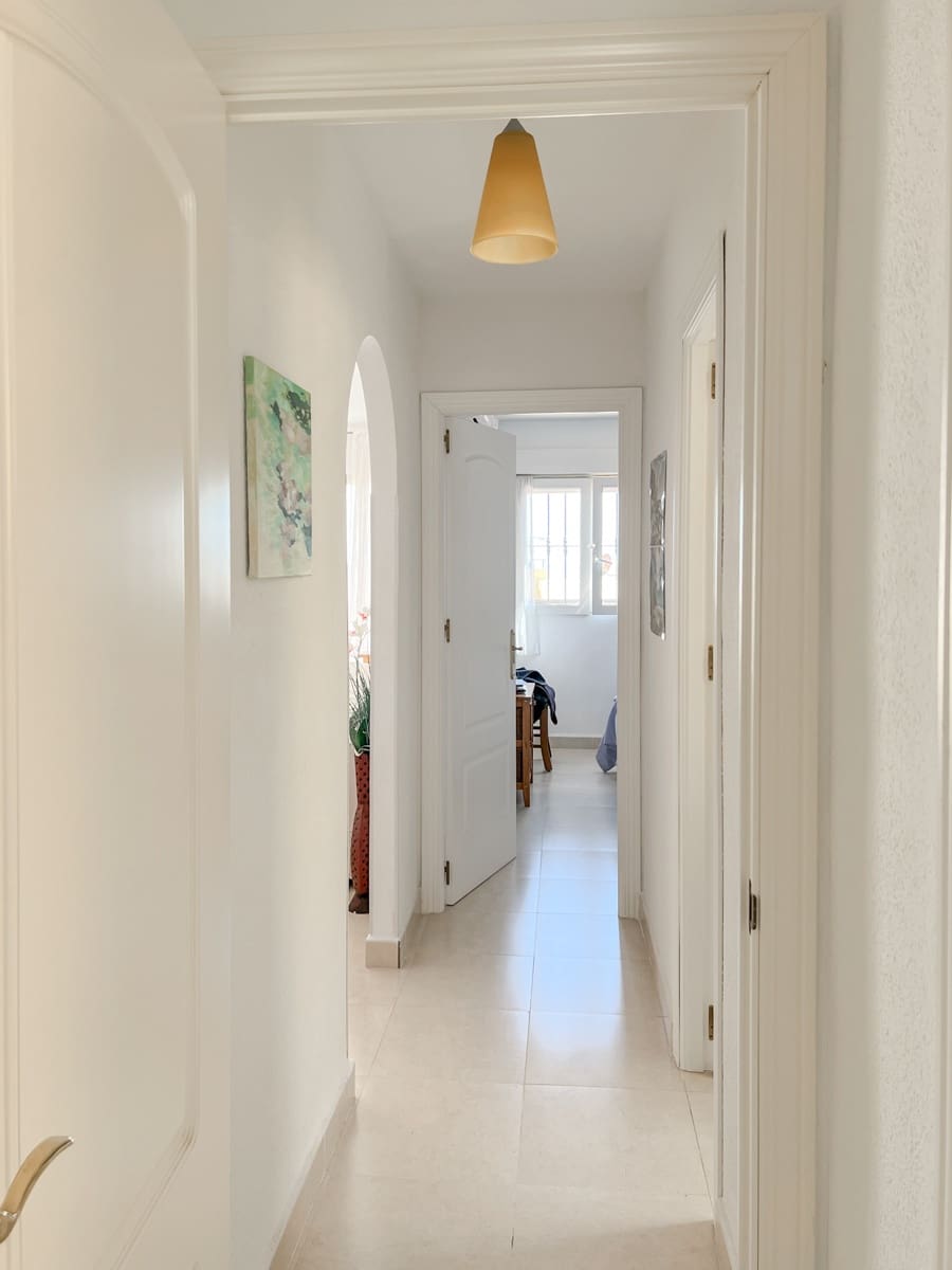 2 bedroom Beach Apartment for sale in Sitio de Calahonda with pool - € 359,000 (Ref: 9827467)