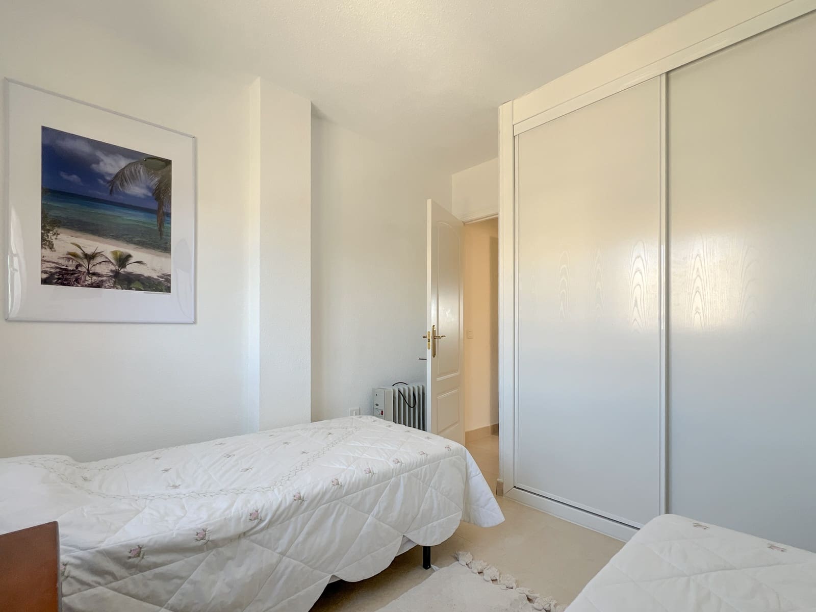 2 bedroom Beach Apartment for sale in Sitio de Calahonda with pool - € 359,000 (Ref: 9827467)