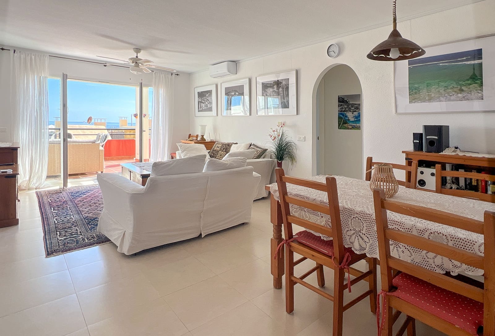 2 bedroom Beach Apartment for sale in Sitio de Calahonda with pool - € 359,000 (Ref: 9827467)