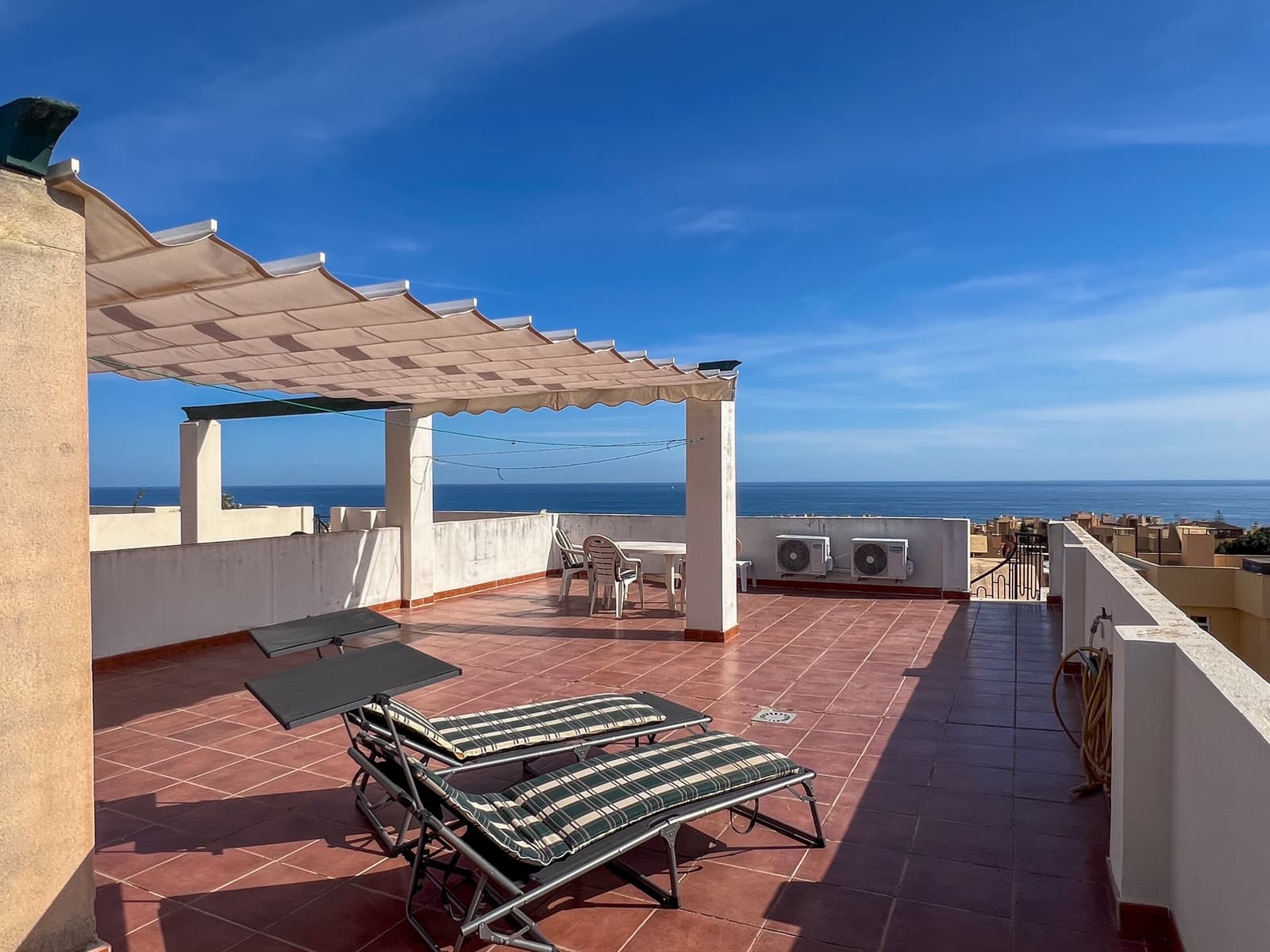 2 bedroom Beach Apartment for sale in Sitio de Calahonda with pool - € 359,000 (Ref: 9827467)