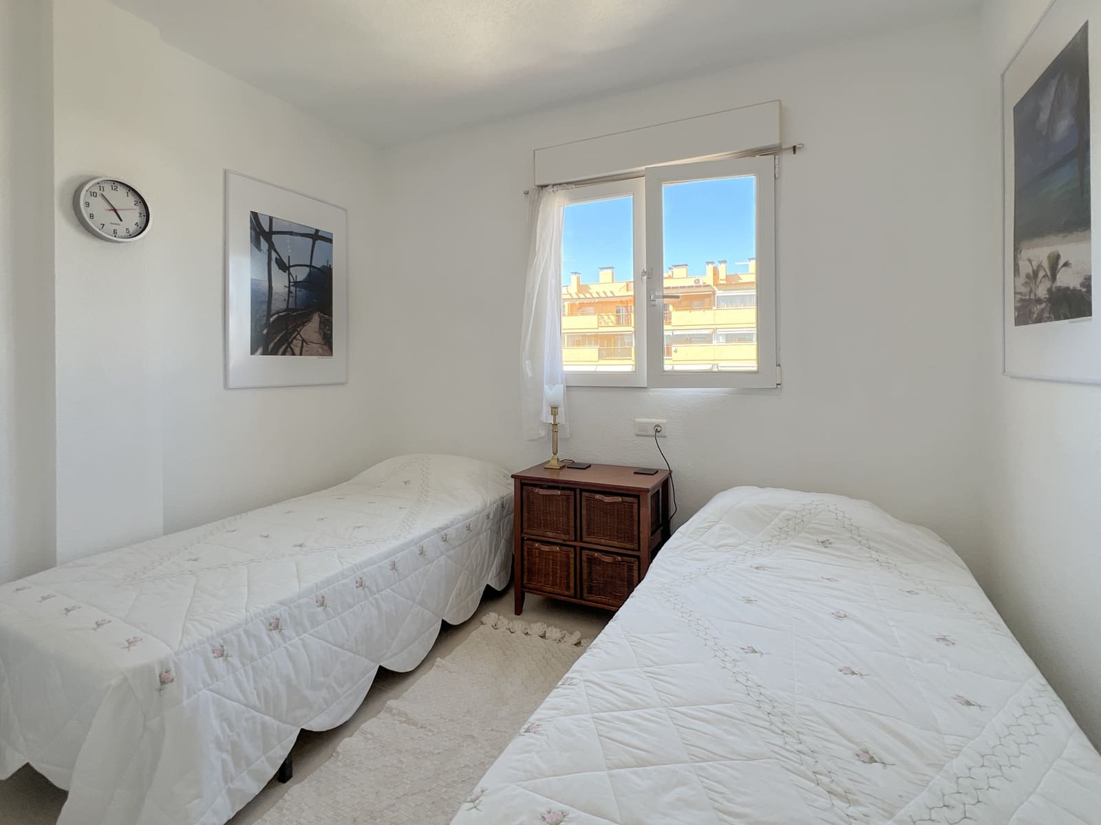 2 bedroom Beach Apartment for sale in Sitio de Calahonda with pool - € 359,000 (Ref: 9827467)