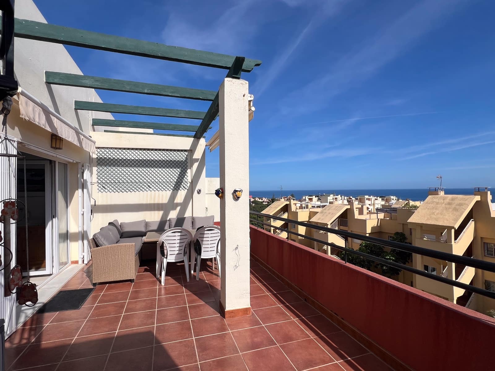 2 bedroom Beach Apartment for sale in Sitio de Calahonda with pool - € 359,000 (Ref: 9827467)