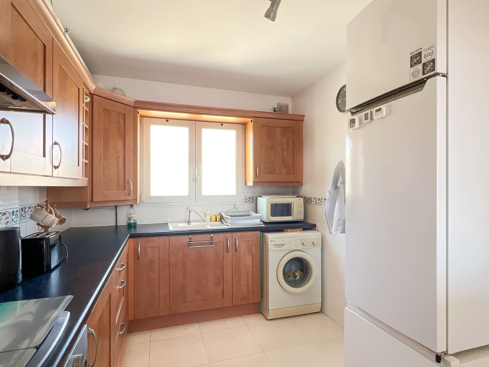 2 bedroom Beach Apartment for sale in Sitio de Calahonda with pool - € 359,000 (Ref: 9827467)