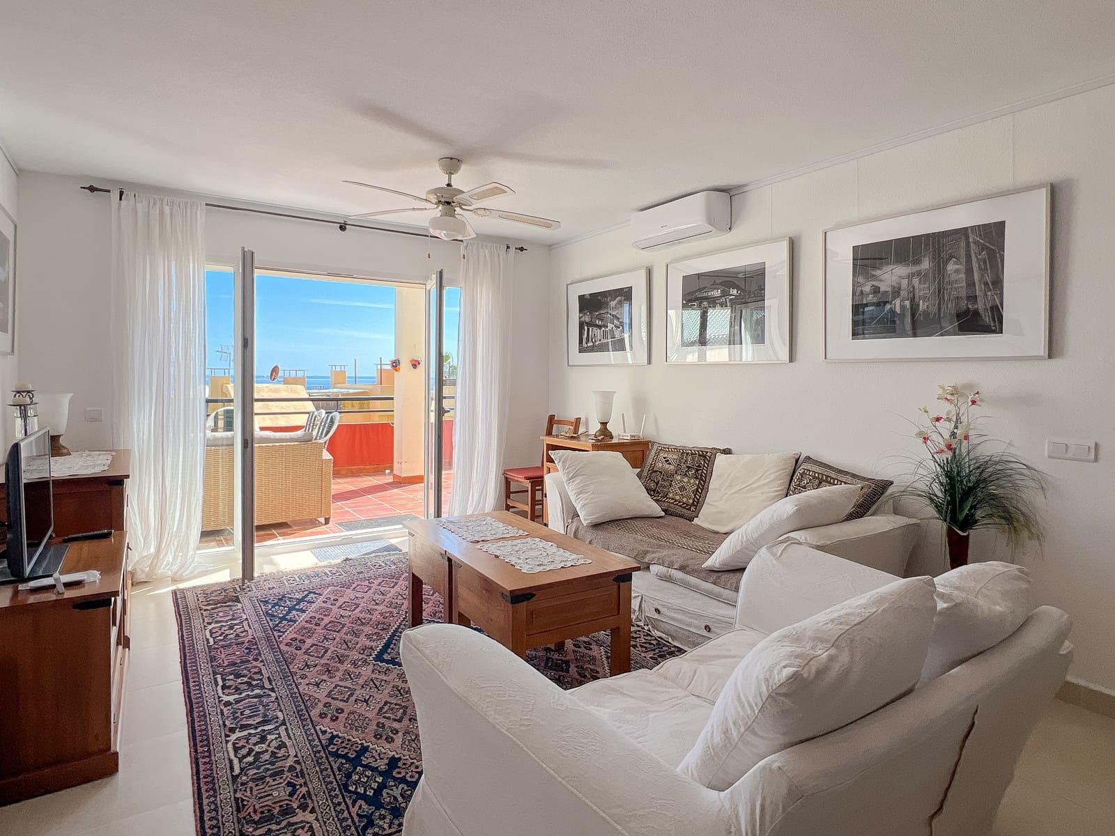 2 bedroom Beach Apartment for sale in Sitio de Calahonda with pool - € 359,000 (Ref: 9827467)