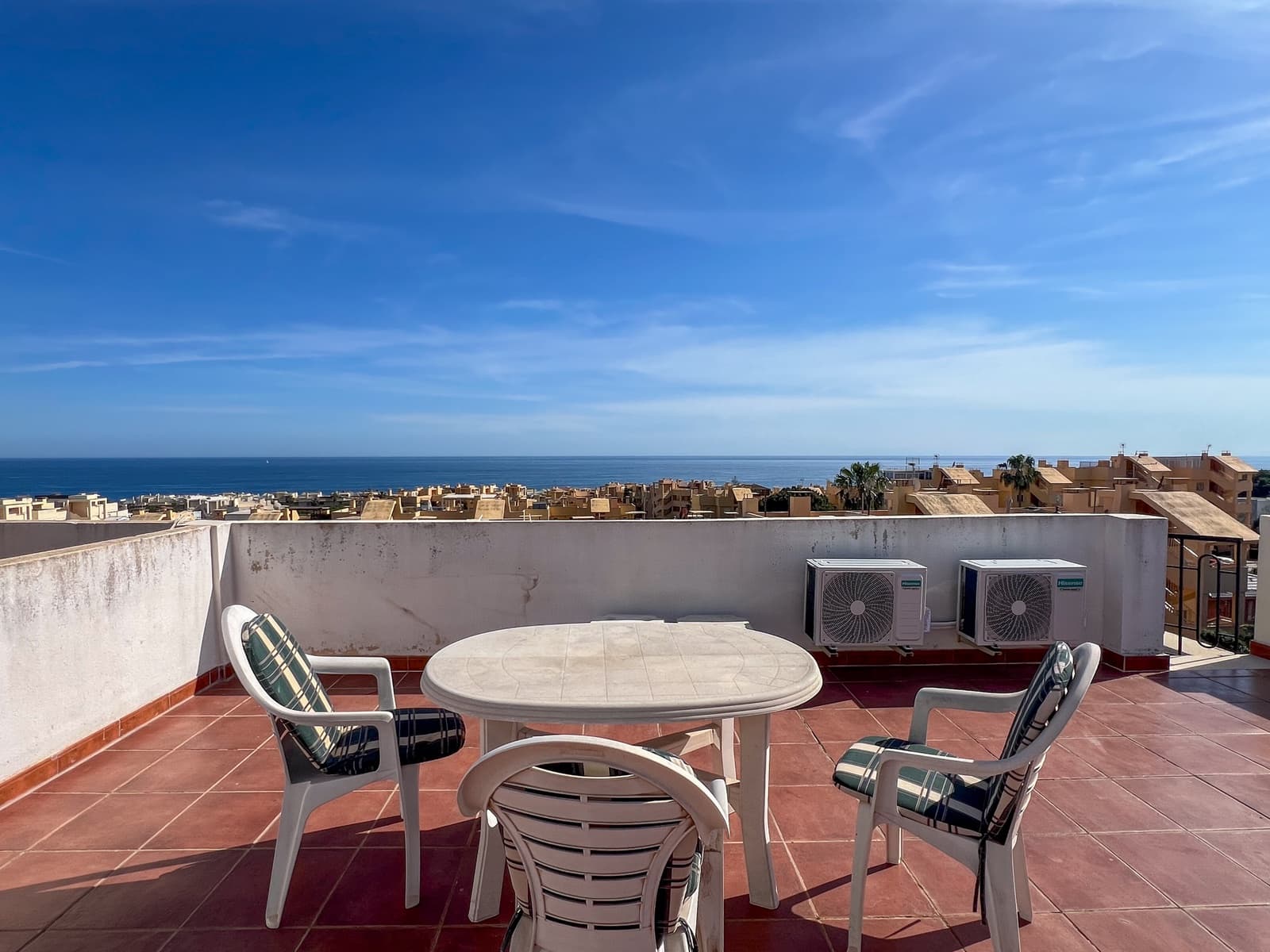 2 bedroom Beach Apartment for sale in Sitio de Calahonda with pool - € 359,000 (Ref: 9827467)