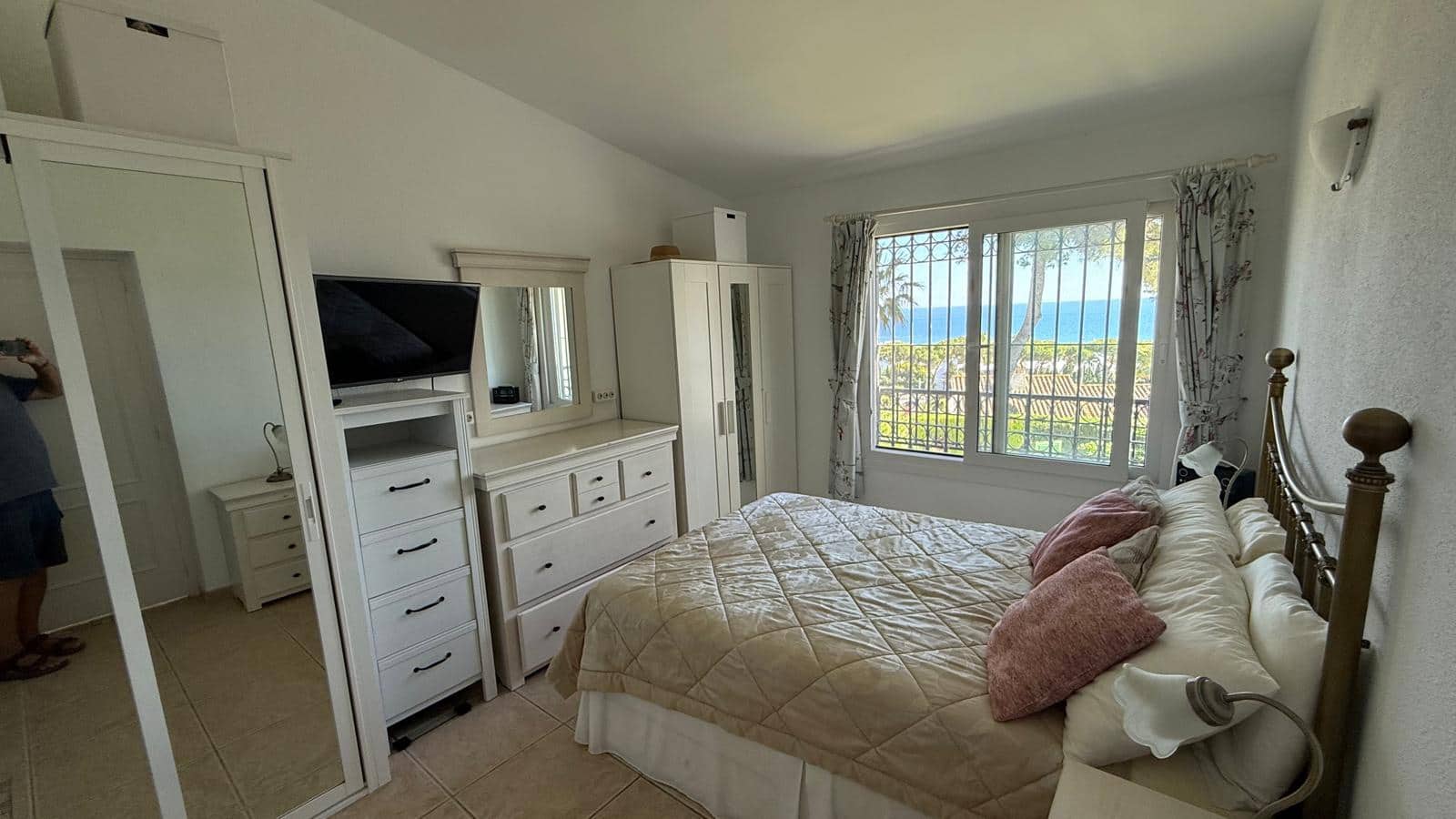2 bedroom Beach Apartment for sale in Mijas with pool - € 375,000 (Ref: 9850550)