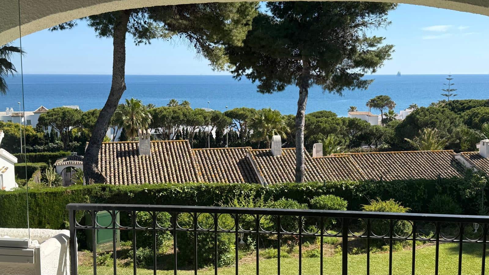 2 bedroom Beach Apartment for sale in Mijas with pool - € 375,000 (Ref: 9850550)