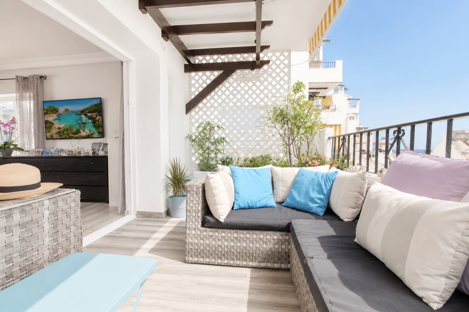 2 bedroom Apartment for sale in Sitio de Calahonda with pool garage - € 355,000 (Ref: 9971786)
