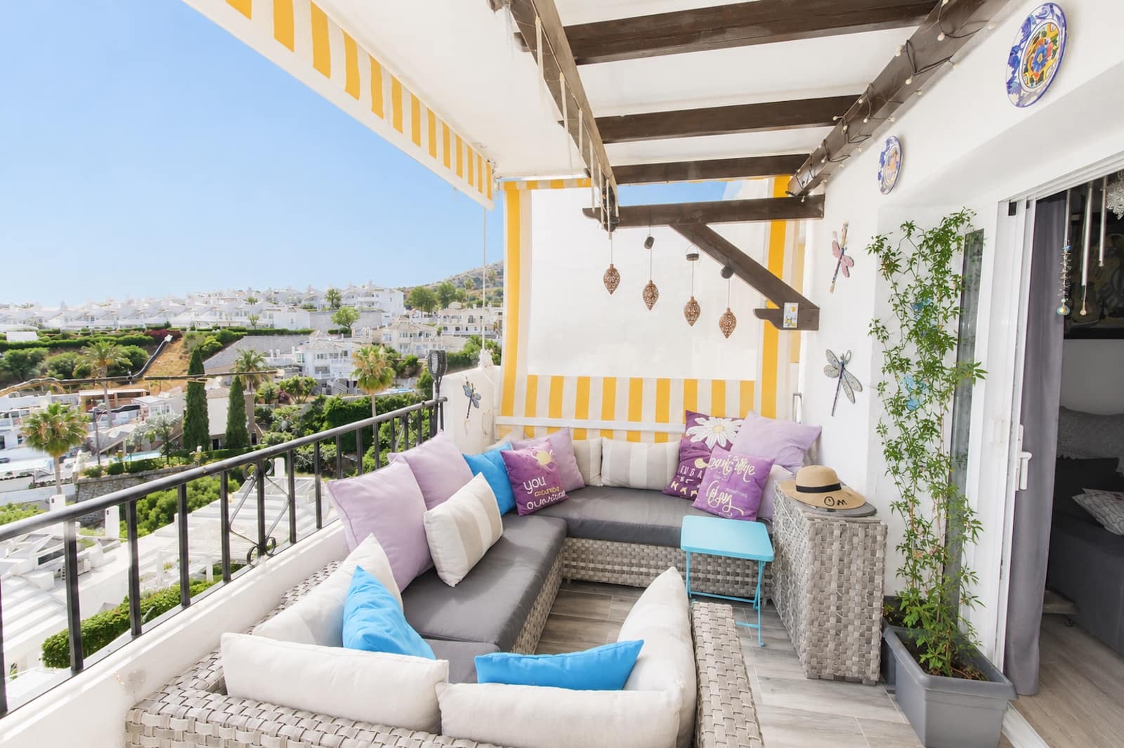 2 bedroom Apartment for sale in Sitio de Calahonda with pool garage - € 355,000 (Ref: 9971786)