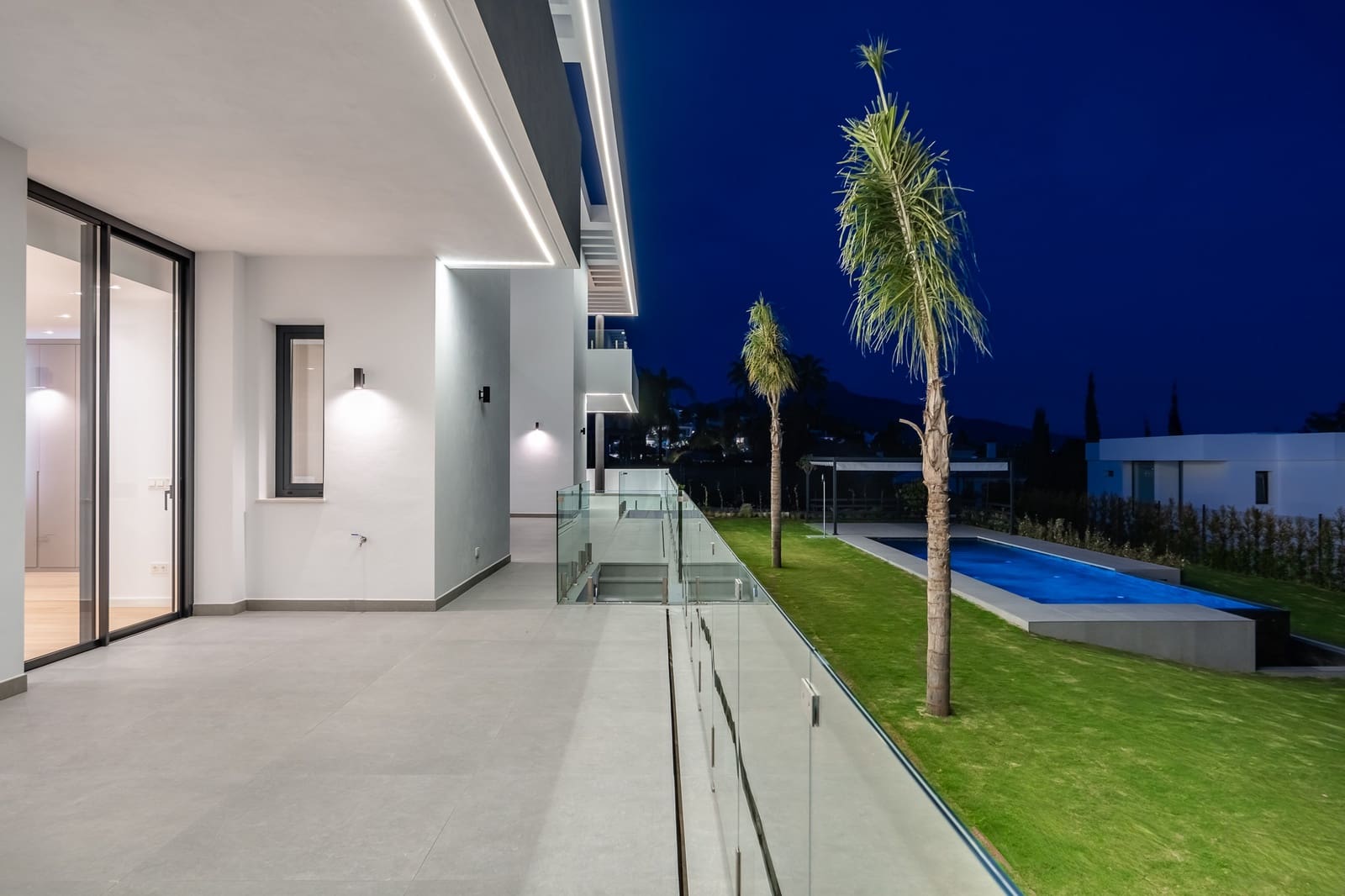6 makuuhuone Huvila myytävänä paikassa Estepona mukana uima-altaan 
autotalli - 4 000 000 € (Ref: 9981499)