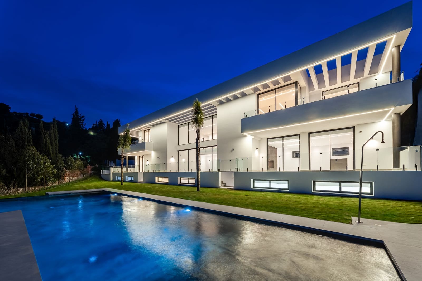 6 makuuhuone Huvila myytävänä paikassa Estepona mukana uima-altaan 
autotalli - 4 000 000 € (Ref: 9981499)