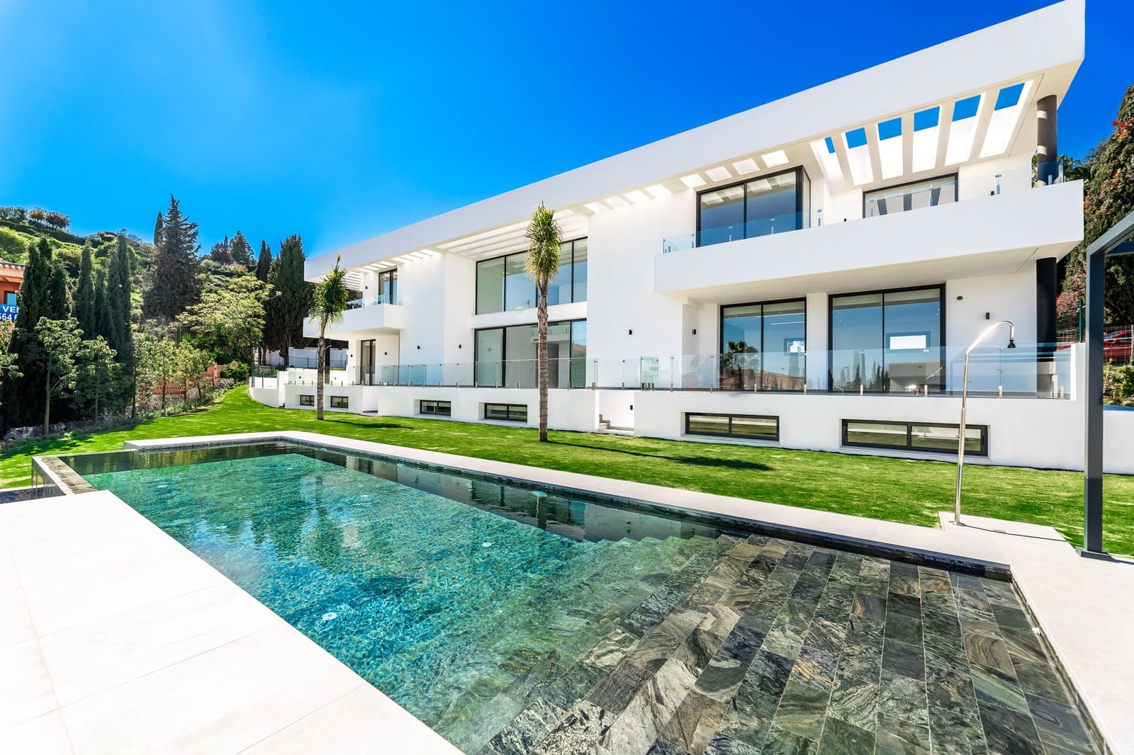 6 makuuhuone Huvila myytävänä paikassa Estepona mukana uima-altaan 
autotalli - 4 000 000 € (Ref: 9981499)