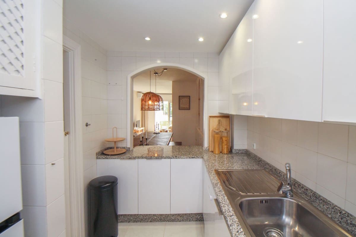 2 Zimmer Apartment zu verkaufen in Calahonda mit Pool - 575.000 € (Ref: 10065665)