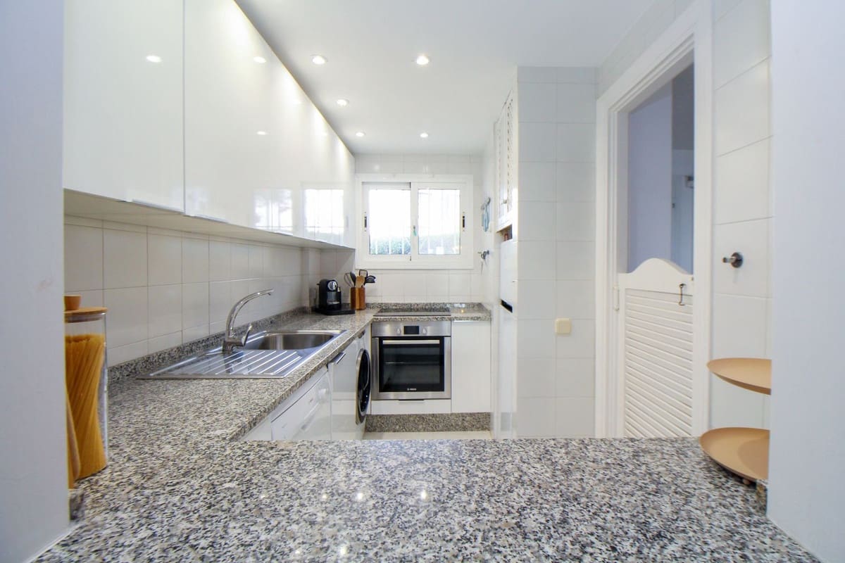 2 Zimmer Apartment zu verkaufen in Calahonda mit Pool - 575.000 € (Ref: 10065665)