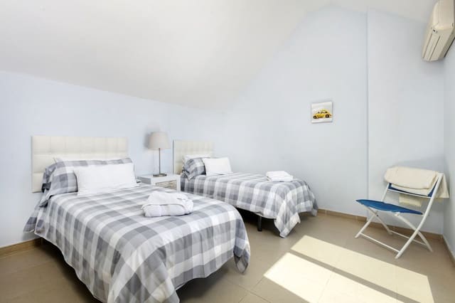 2 soveværelse Penthouse til salg i Las Brisas, Marbella med swimmingpool - € 480.000 (Ref: 9205456)