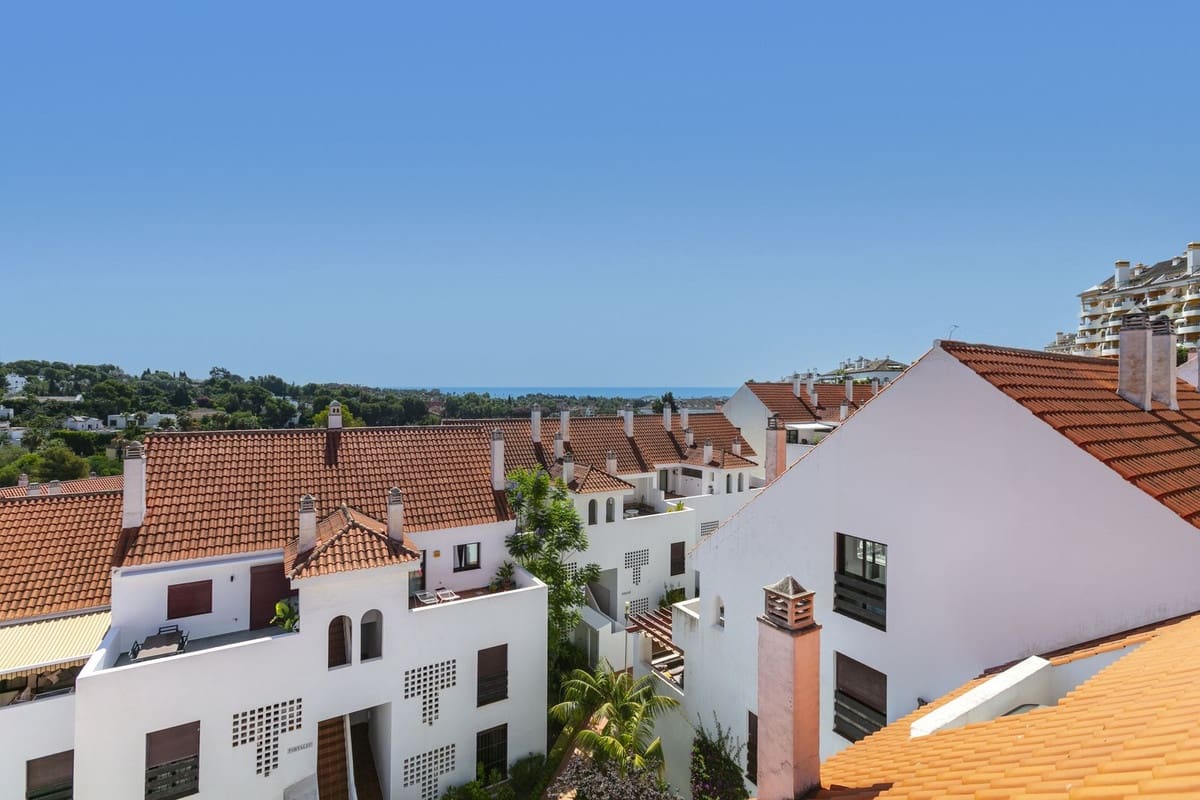 2 soveværelse Penthouse til salg i Nueva Andalucia med swimmingpool - € 480.000 (Ref: 9205456)