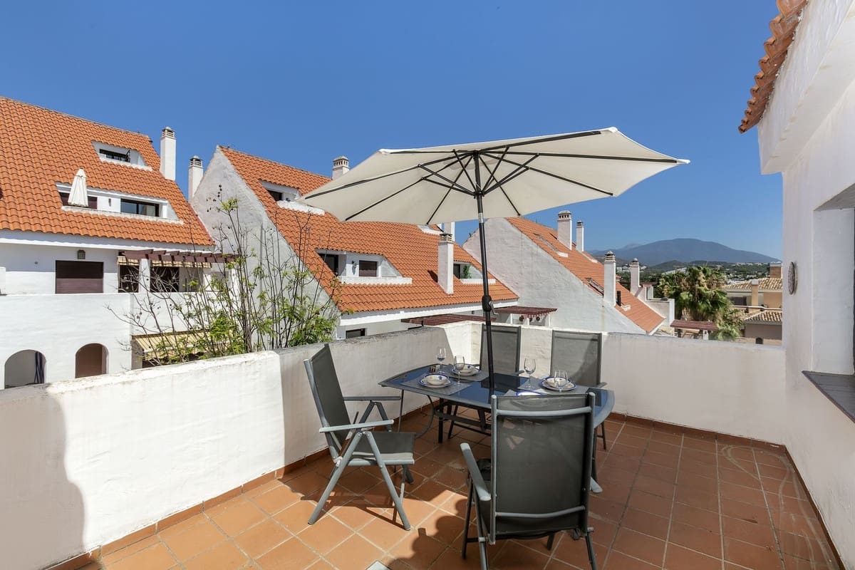 2 soveværelse Penthouse til salg i Nueva Andalucia med swimmingpool - € 480.000 (Ref: 9205456)