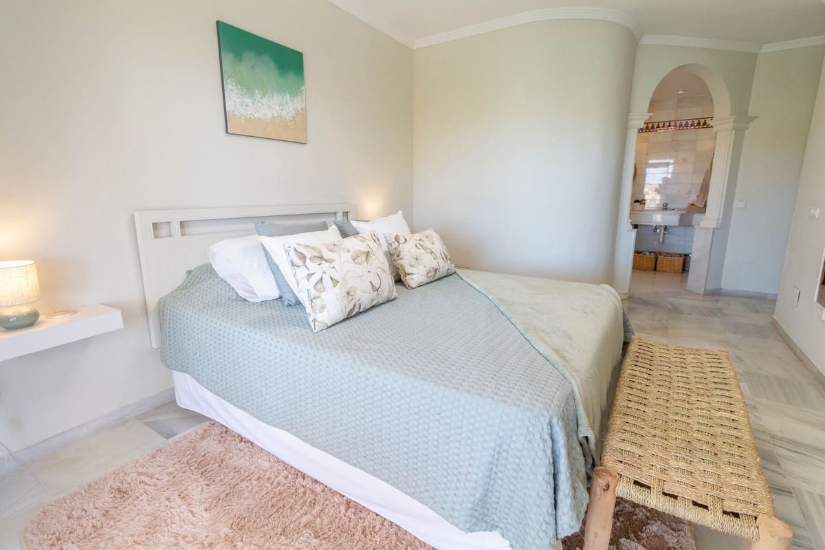 3 soveværelse Semi-Rækkehus til salg i Riviera del Sol med swimmingpool - € 470.000 (Ref: 9205467)