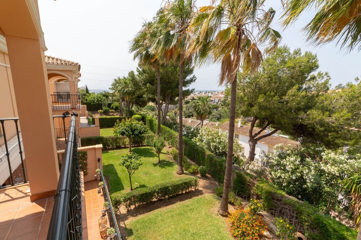 3 soveværelse Semi-Rækkehus til salg i Riviera del Sol med swimmingpool - € 470.000 (Ref: 9205467)