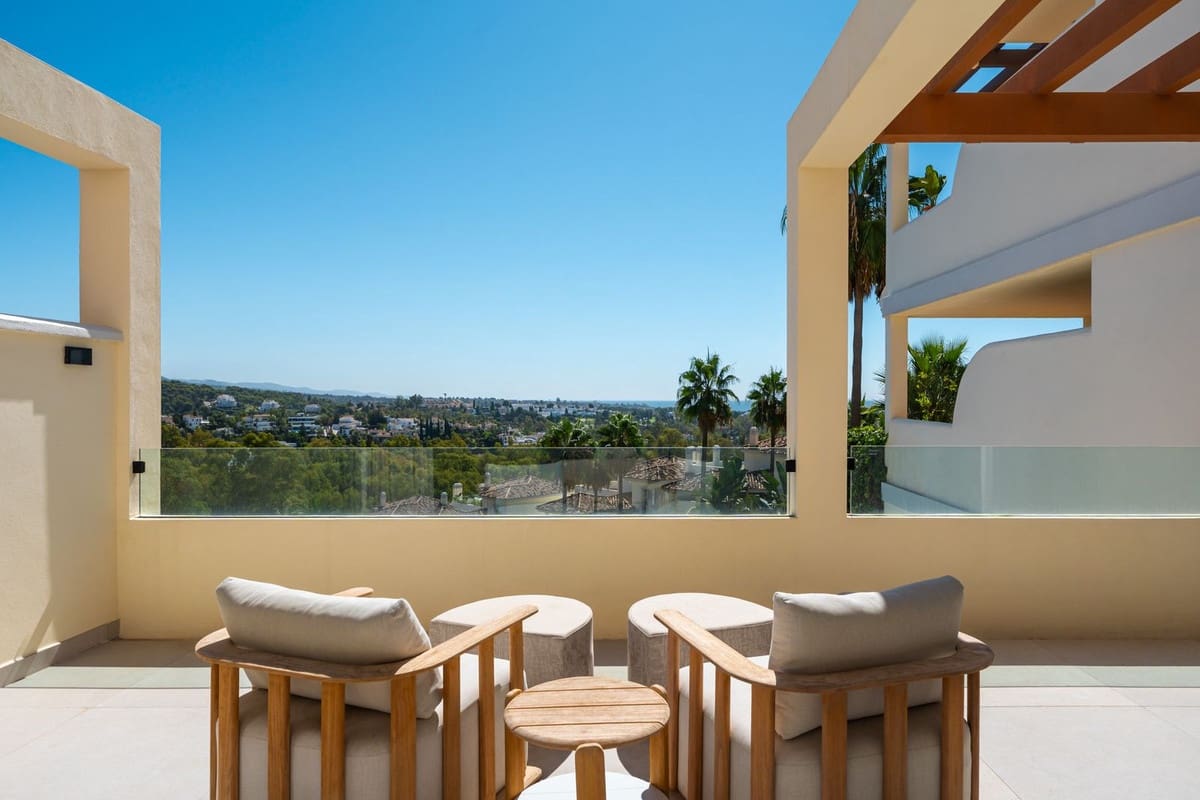 3 sovrum Lägenhet till salu i Nueva Andalucia med pool - 1 195 000 € (Ref: 9263771)